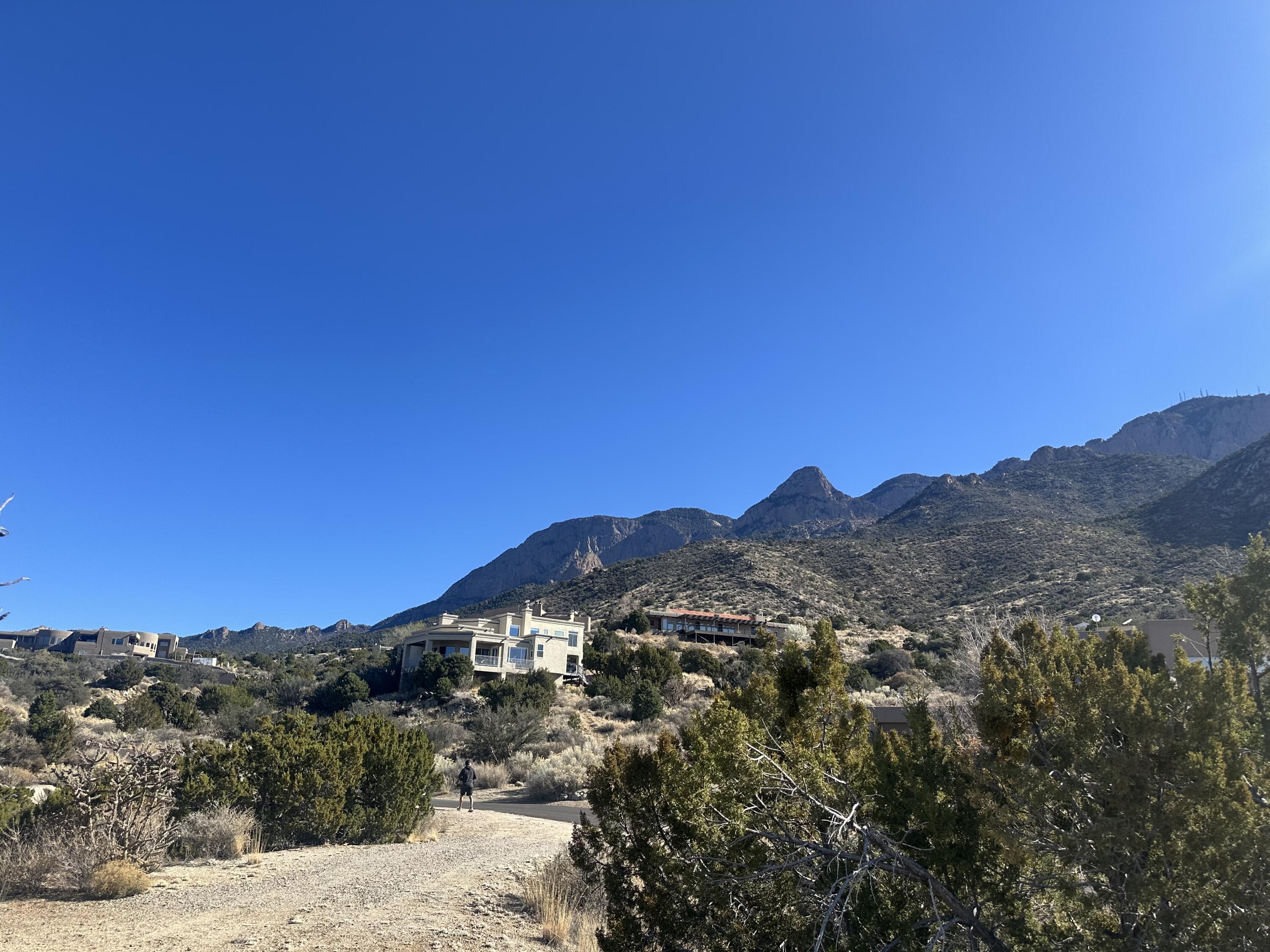 Photo 4 — 28 Tierra Monte Drive NE