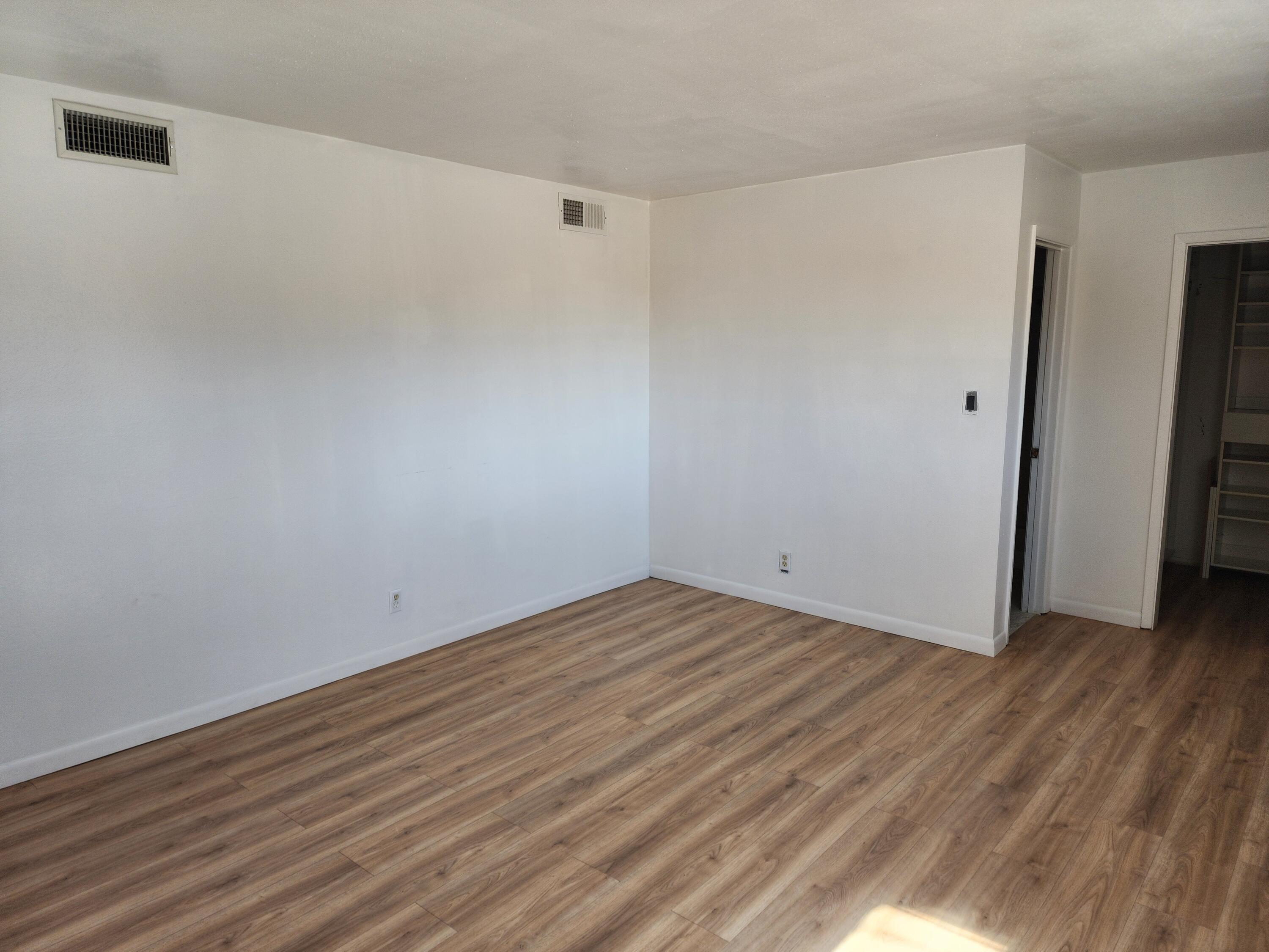 Photo 15 — 405 N Godfrey Avenue
