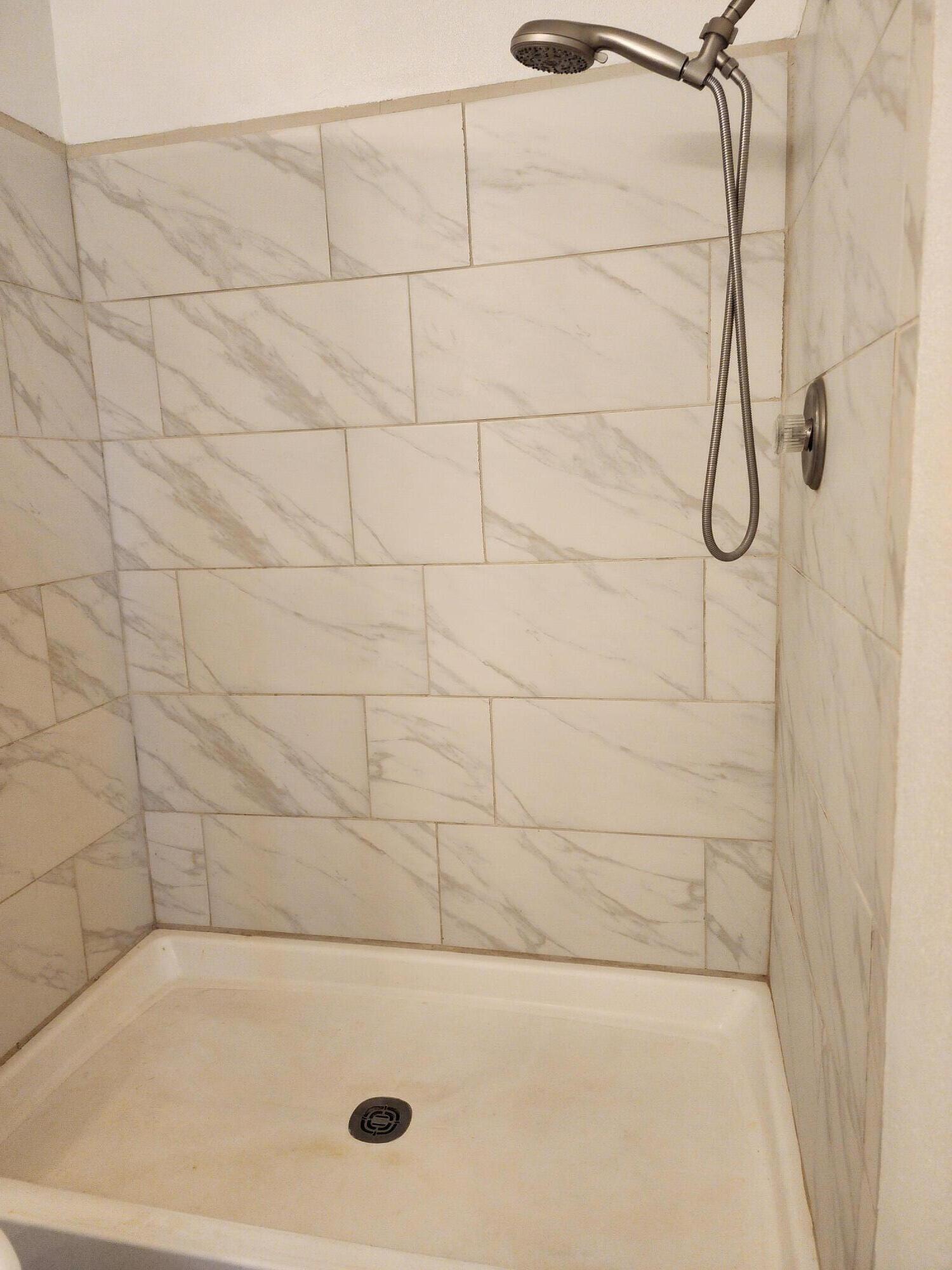 Photo 13 — 405 N Godfrey Avenue