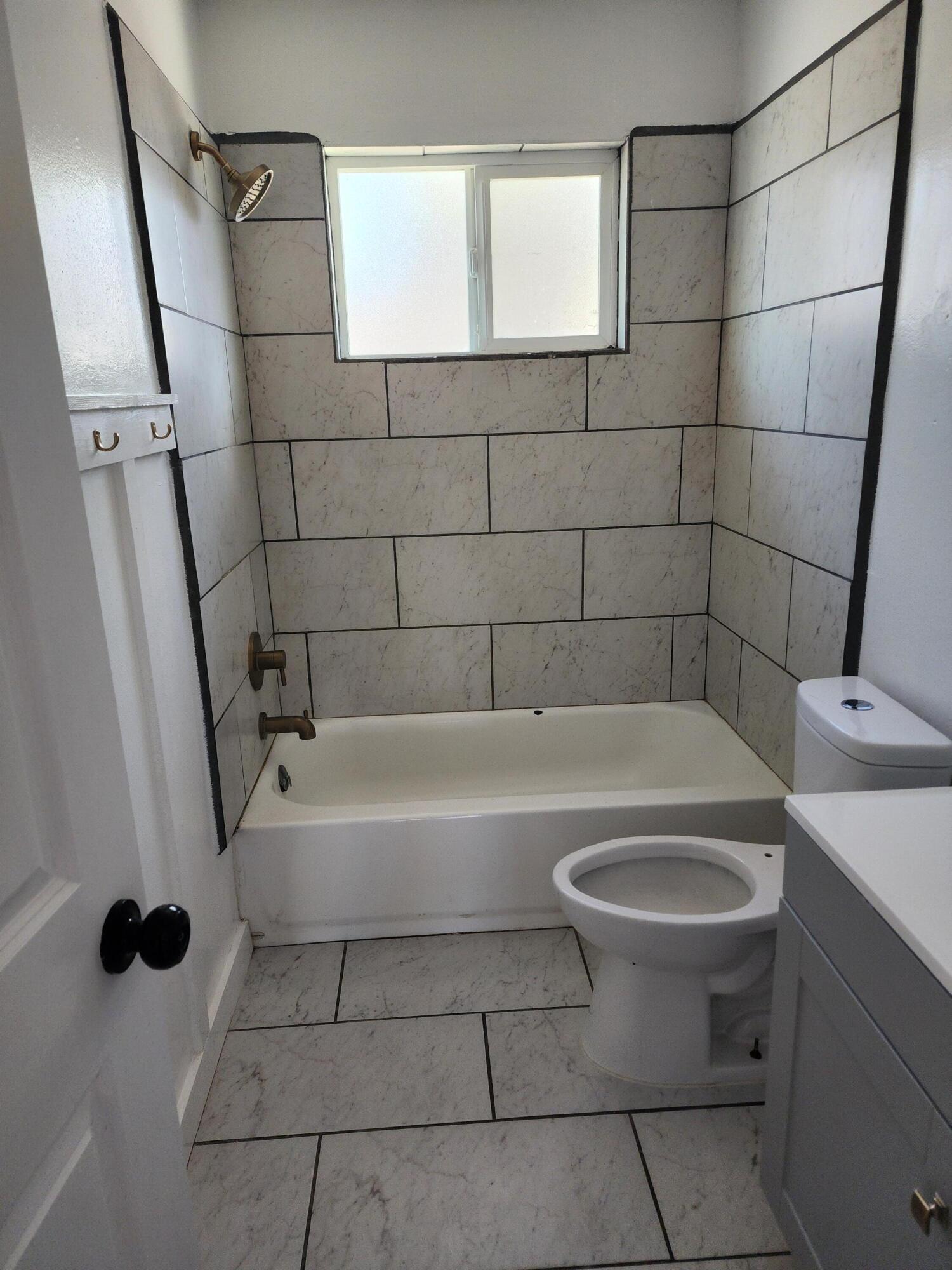 Photo 9 — 405 N Godfrey Avenue