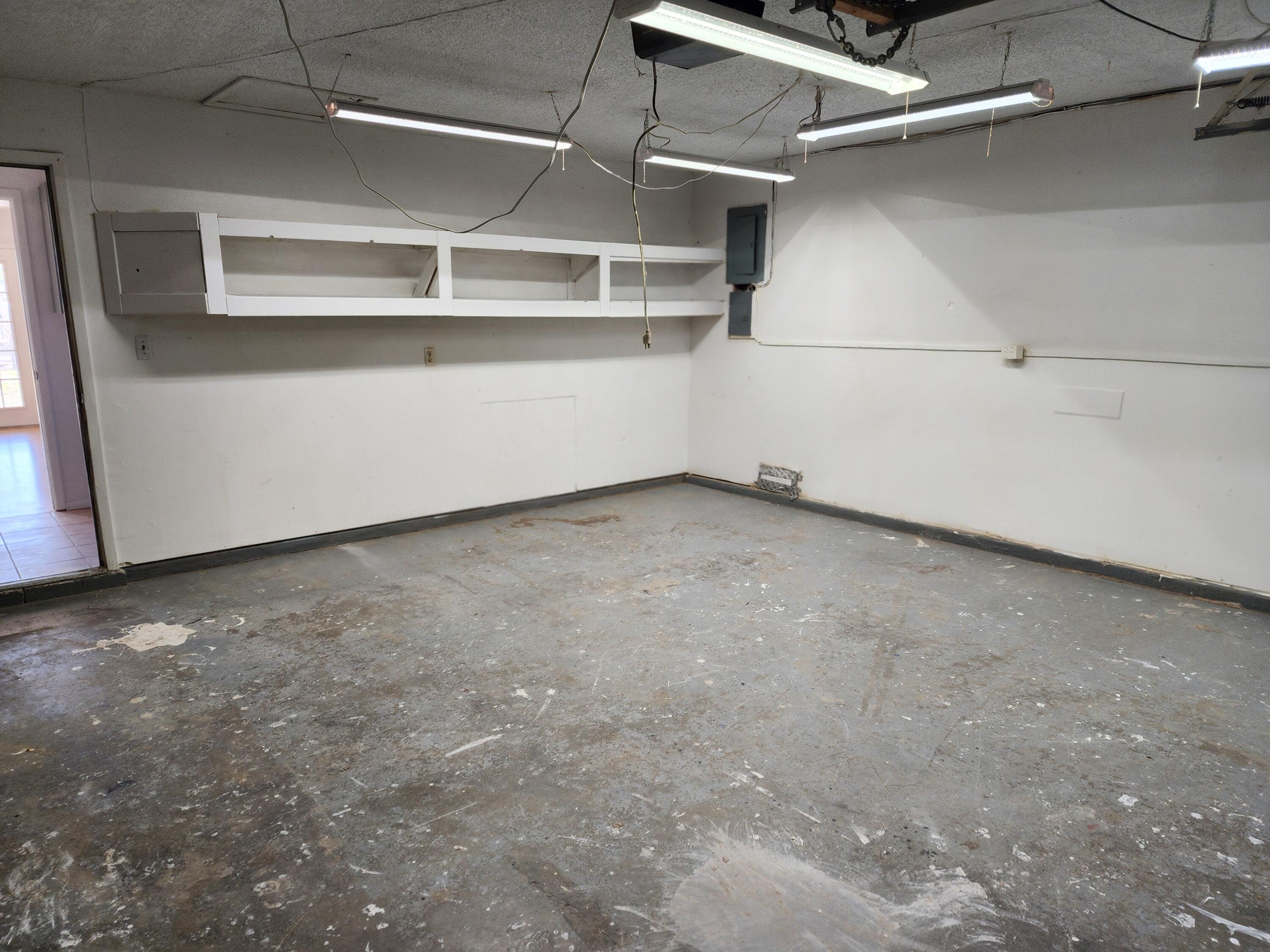 Photo 8 — 405 N Godfrey Avenue