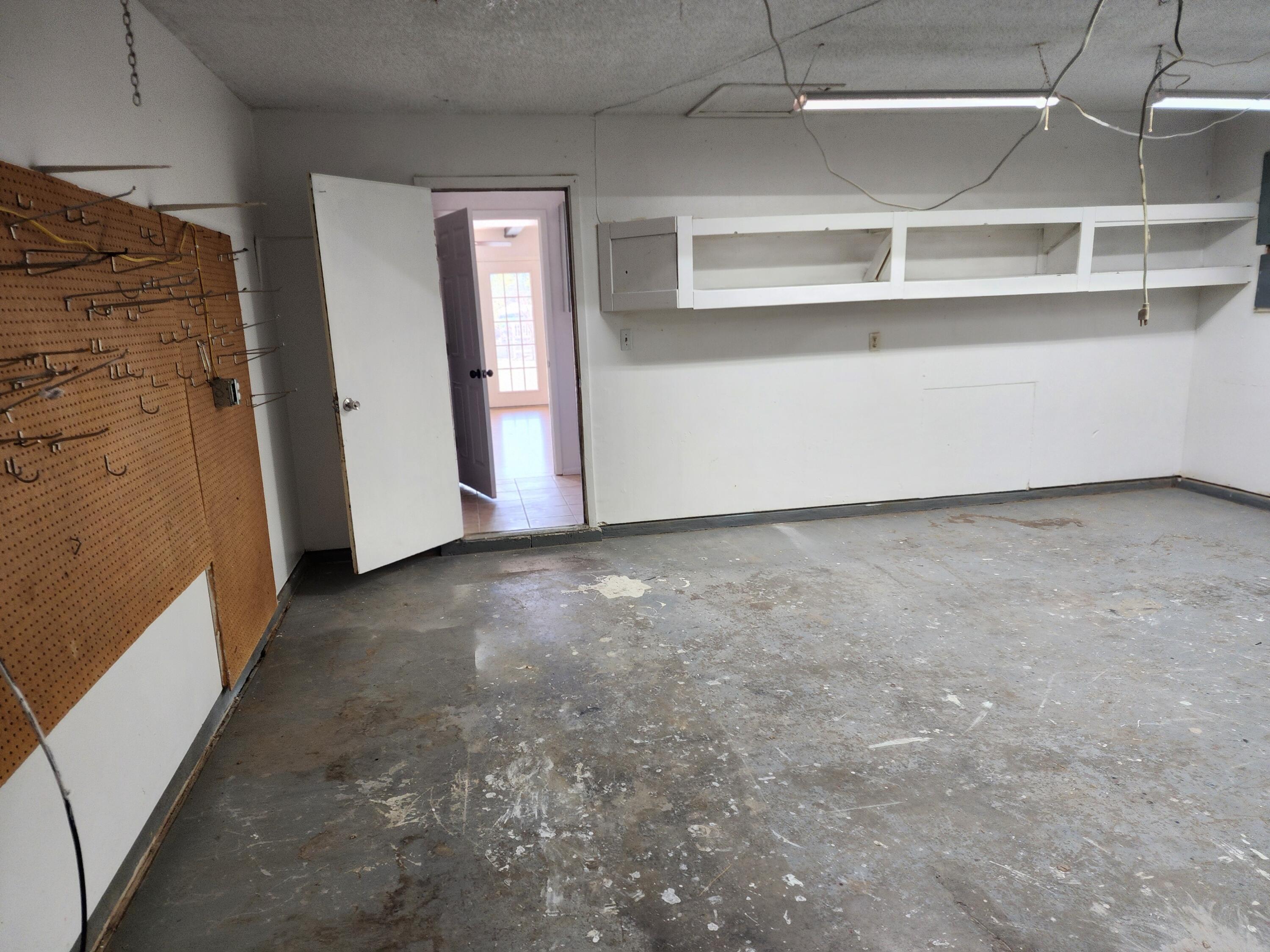 Photo 7 — 405 N Godfrey Avenue