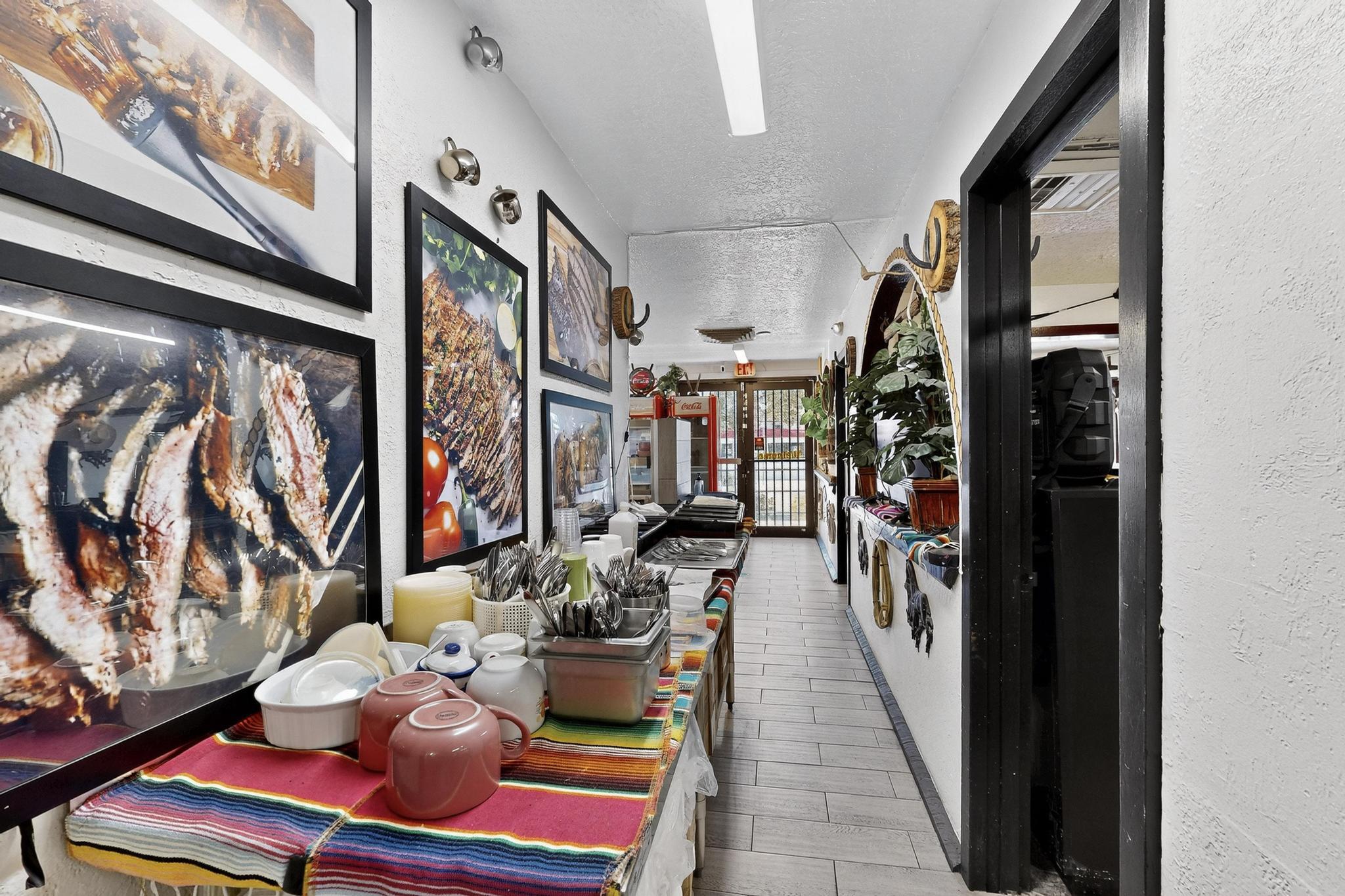 Photo 19 — 424 Isleta Boulevard SW