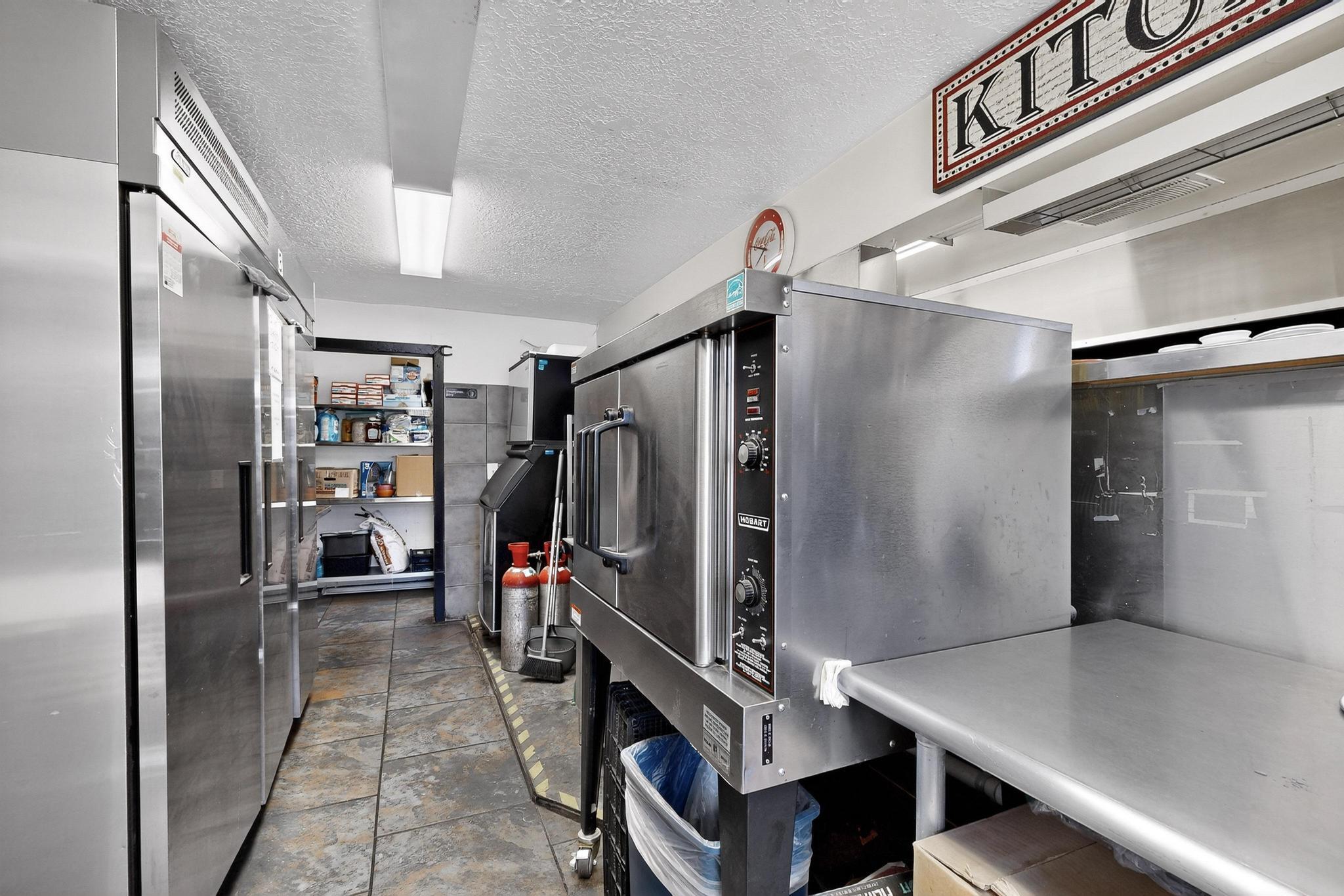Photo 17 — 424 Isleta Boulevard SW