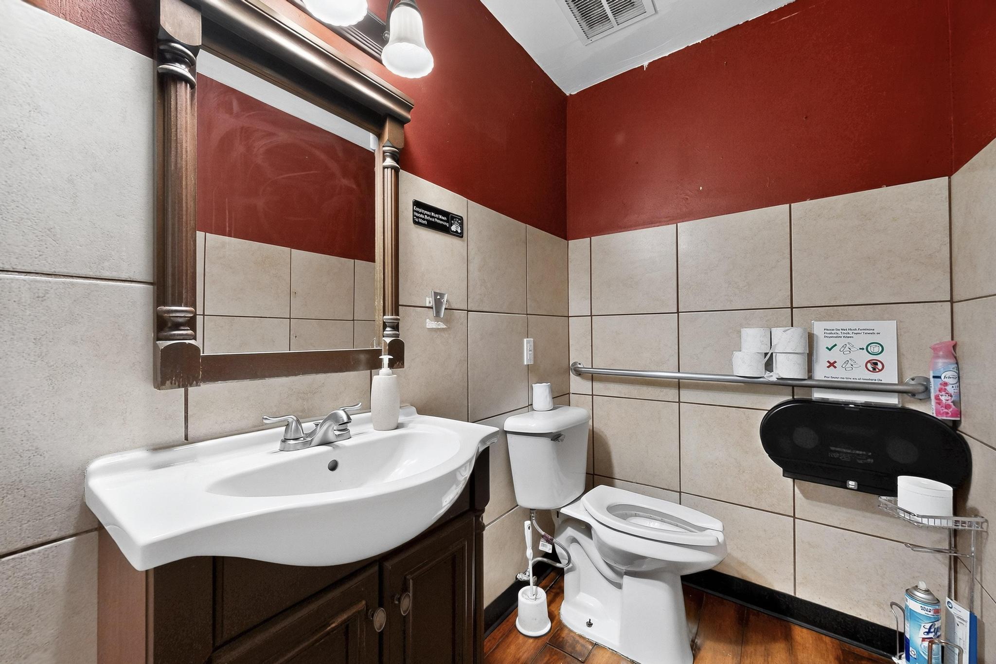 Photo 8 — 424 Isleta Boulevard SW