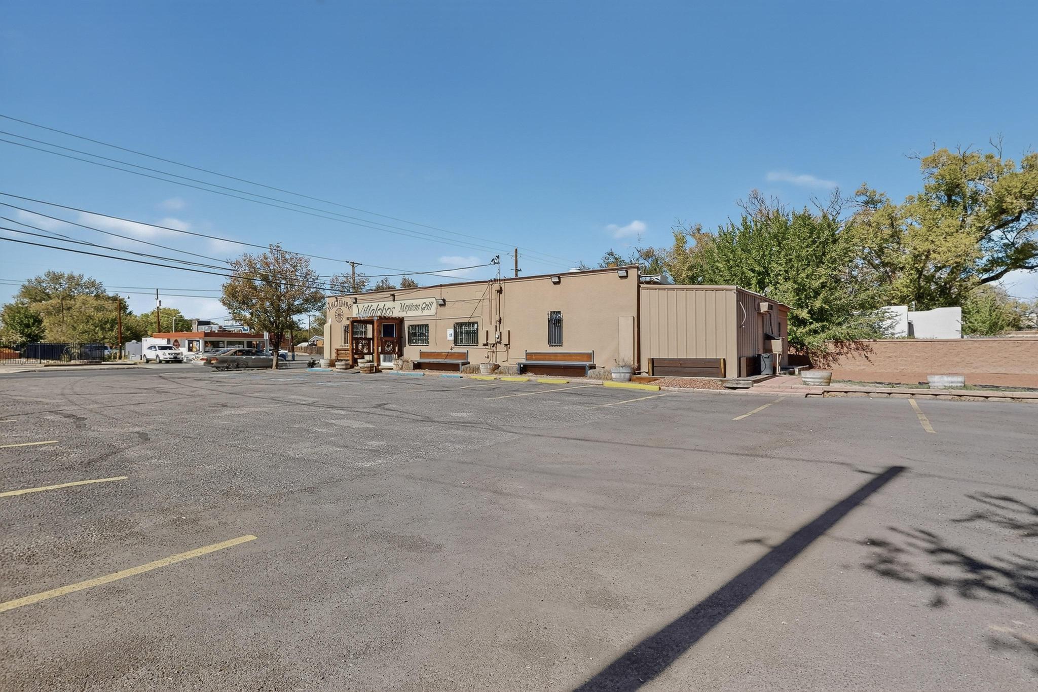 Photo 4 — 424 Isleta Boulevard SW