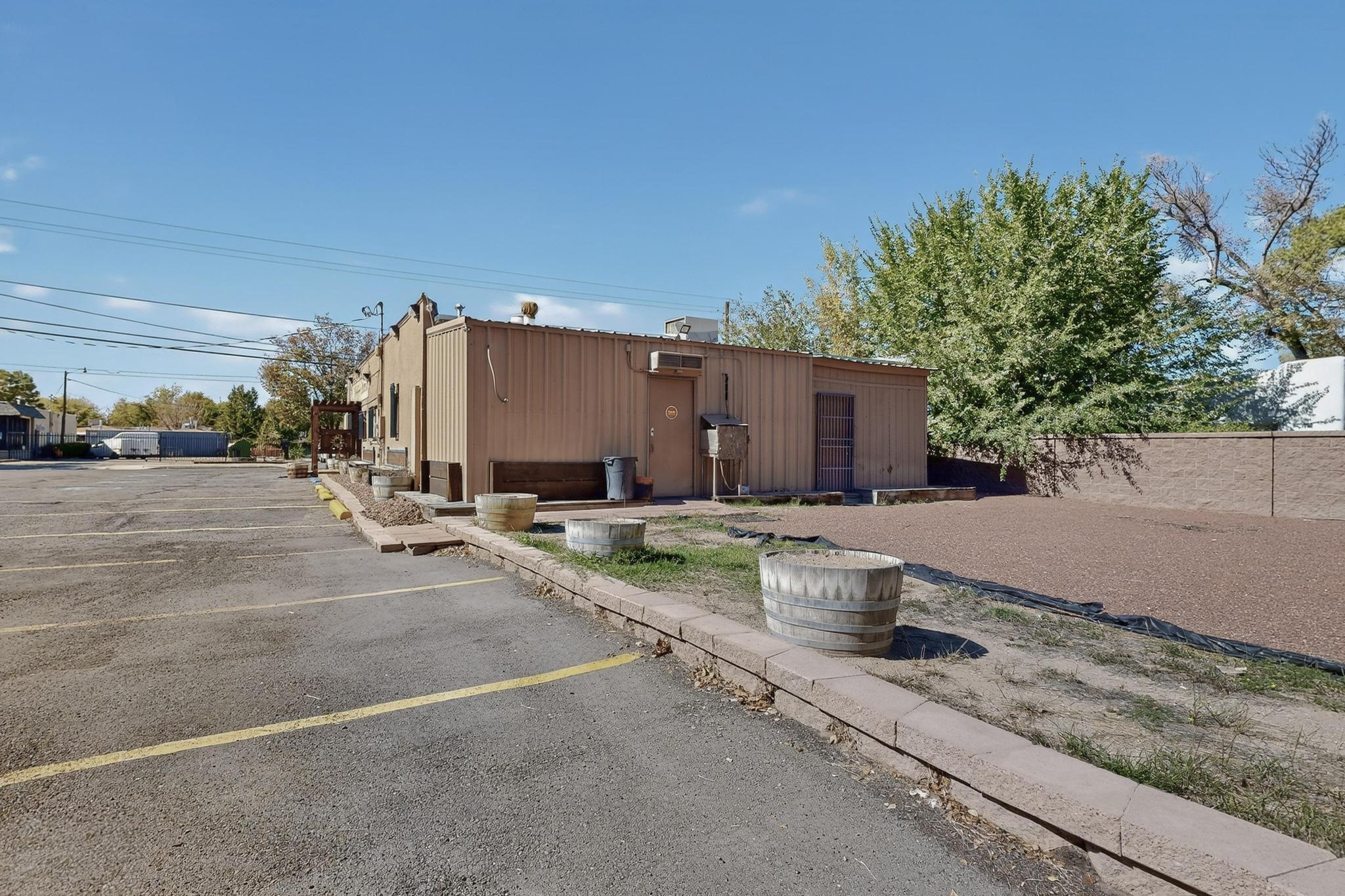 Photo 3 — 424 Isleta Boulevard SW