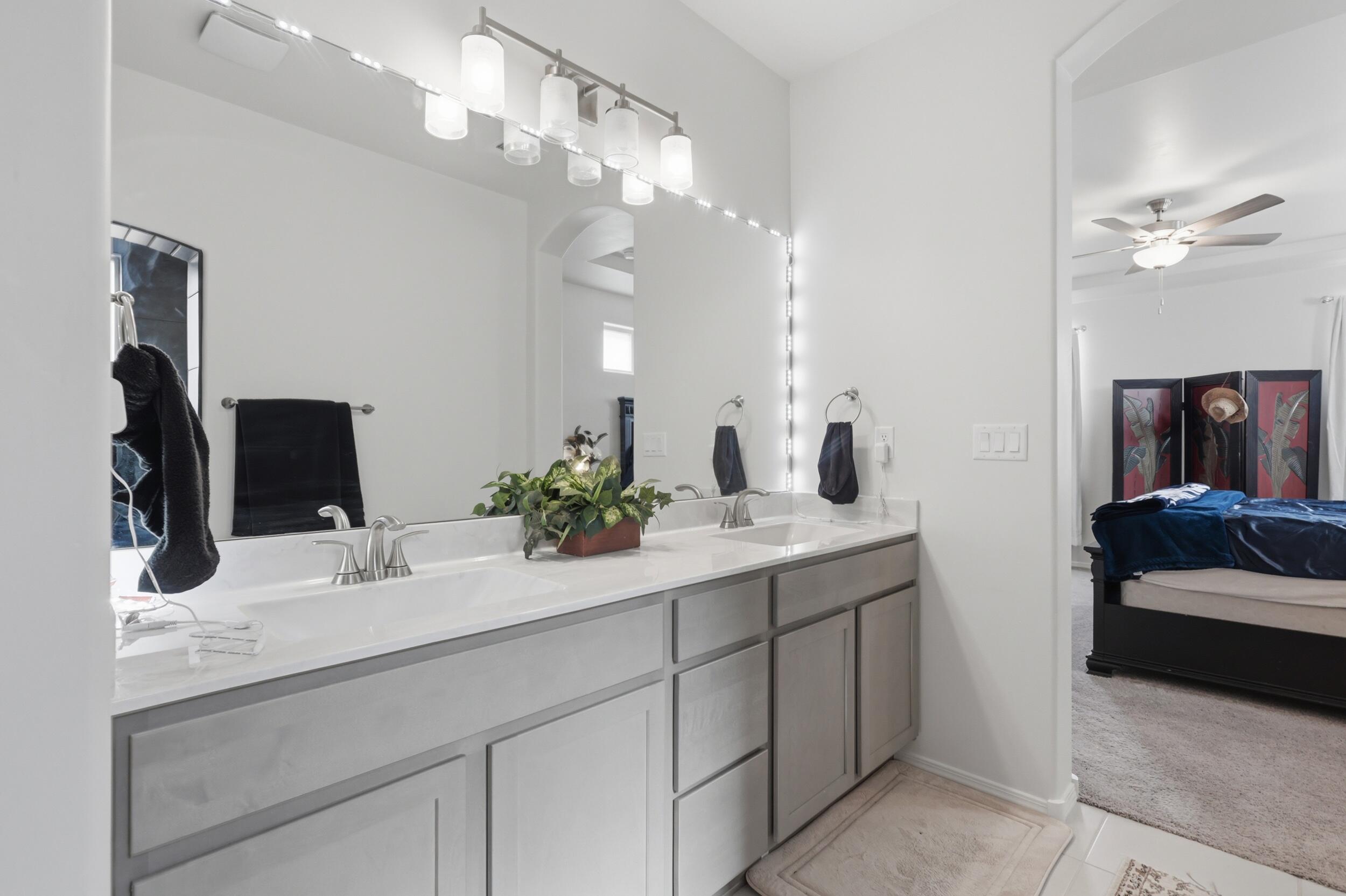 Photo 13 — 215 Needle Avenue SW