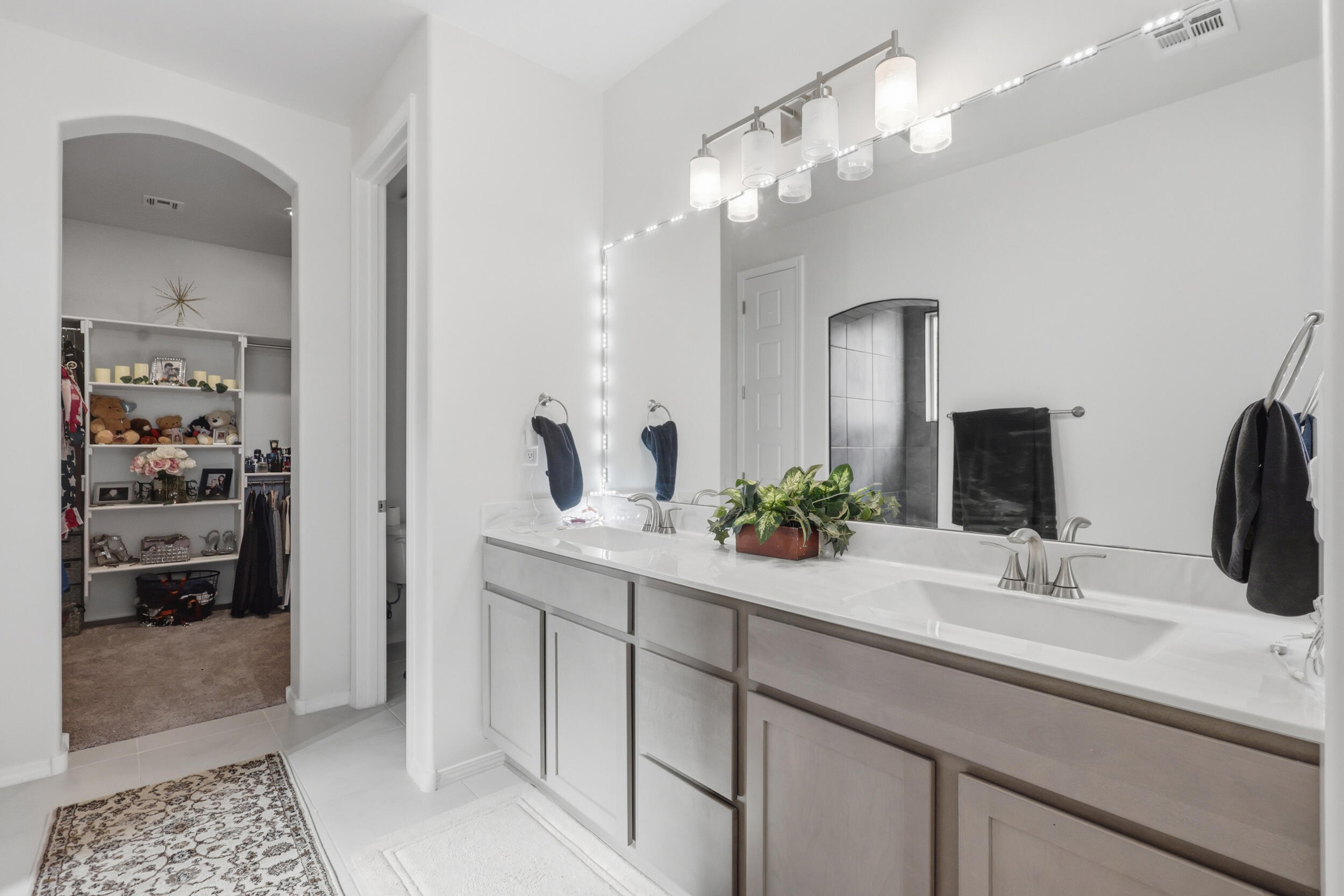 Photo 10 — 215 Needle Avenue SW