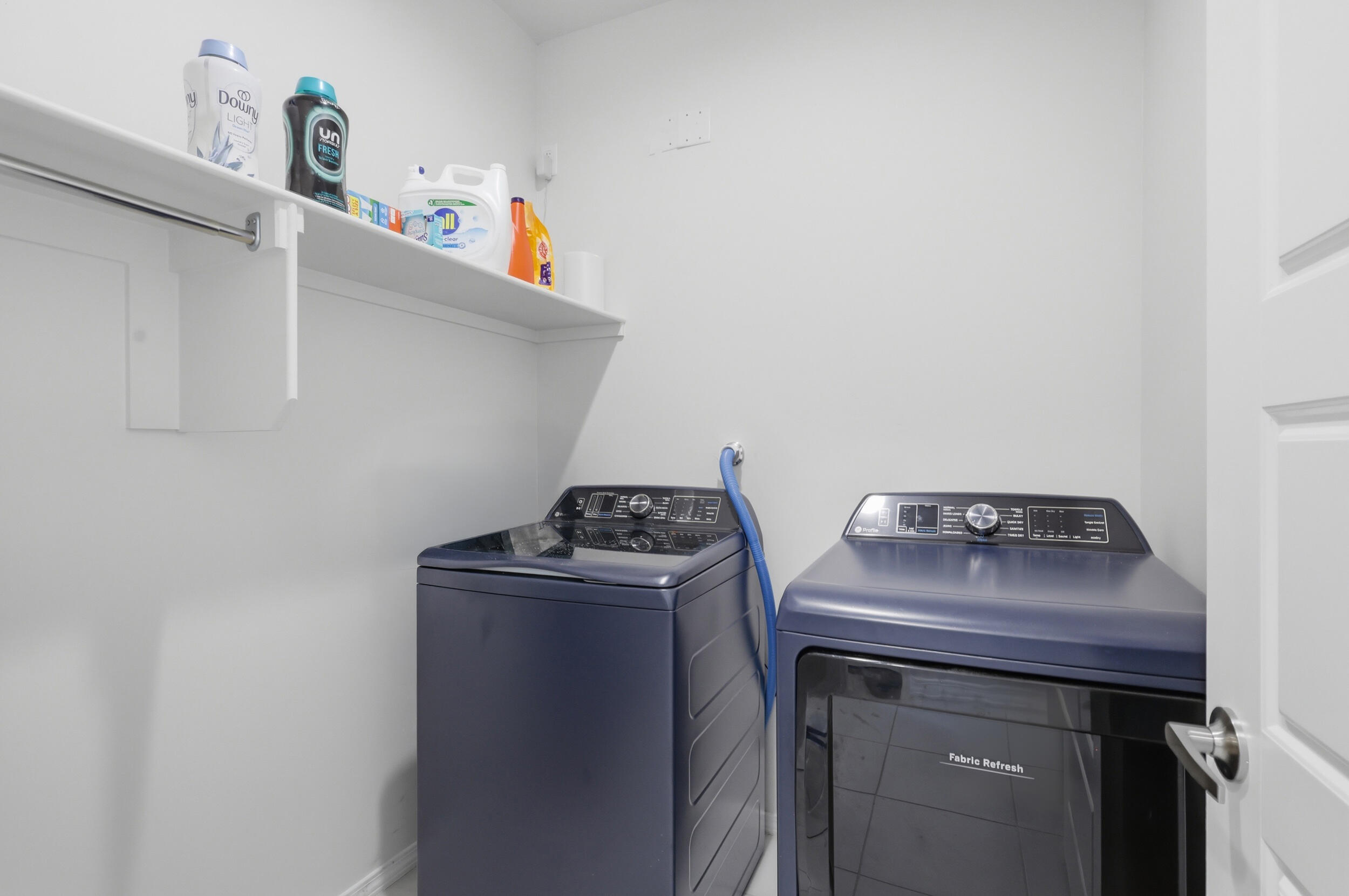 Photo 8 — 215 Needle Avenue SW