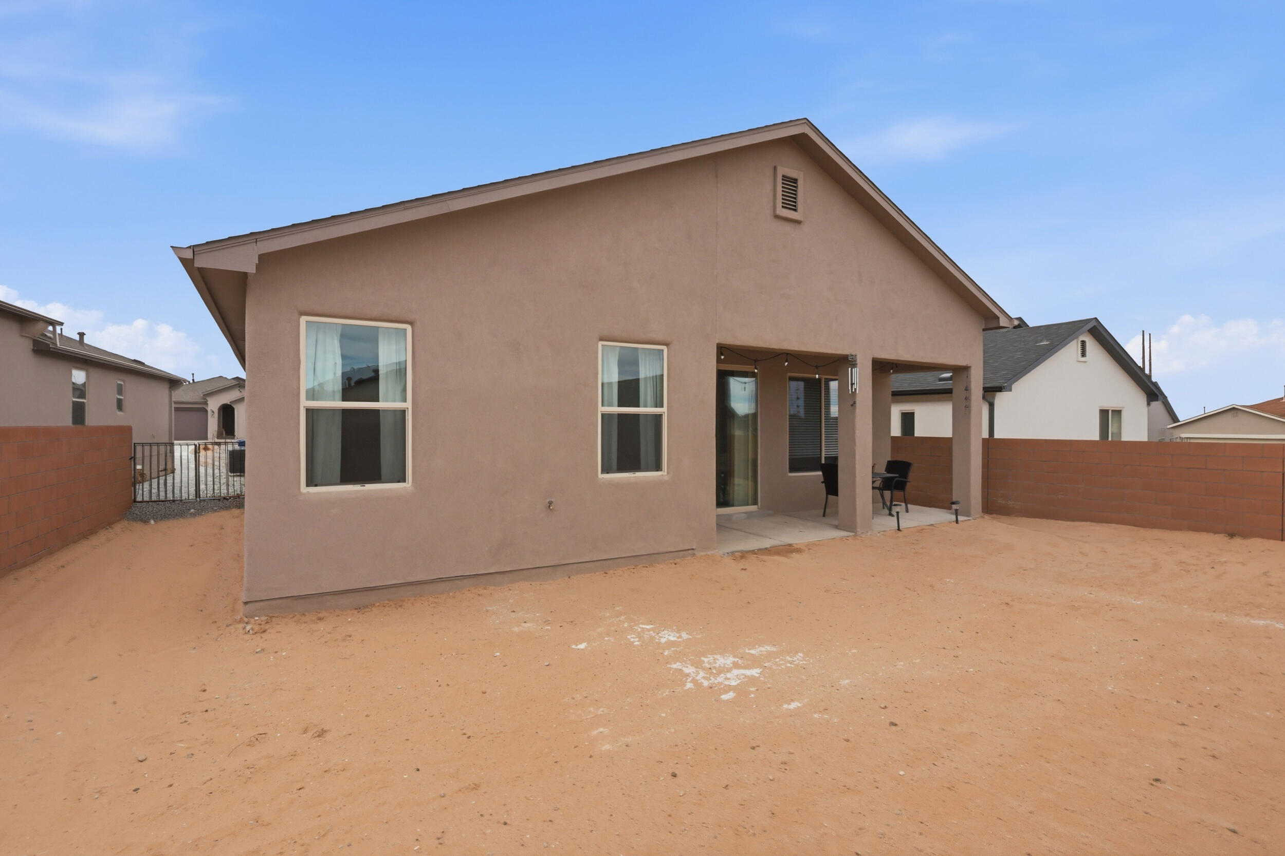 Photo 5 — 215 Needle Avenue SW