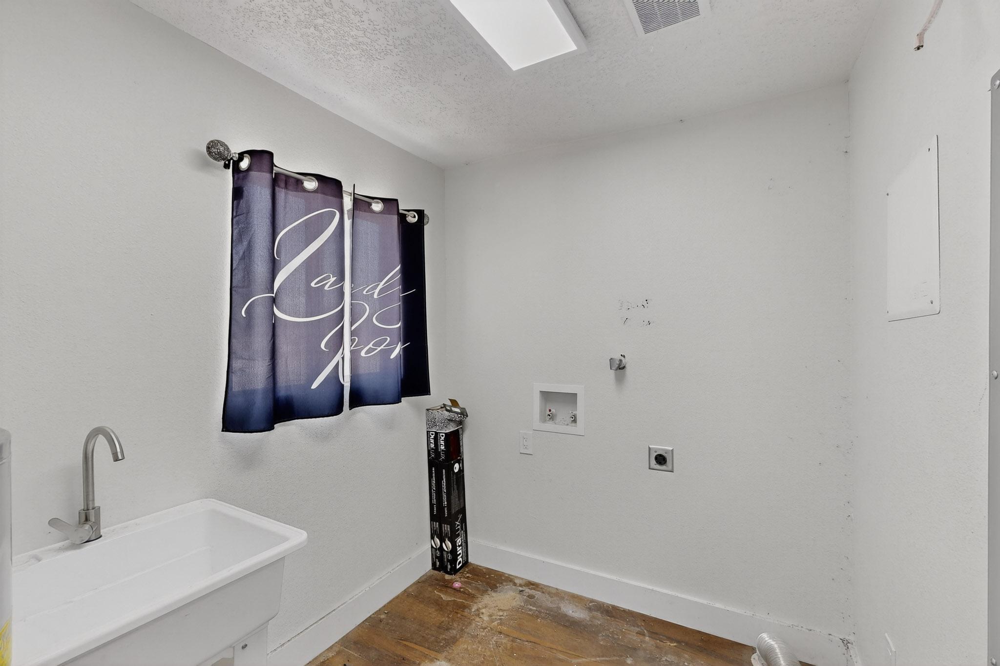 Photo 13 — 8700 Bates Road SE
