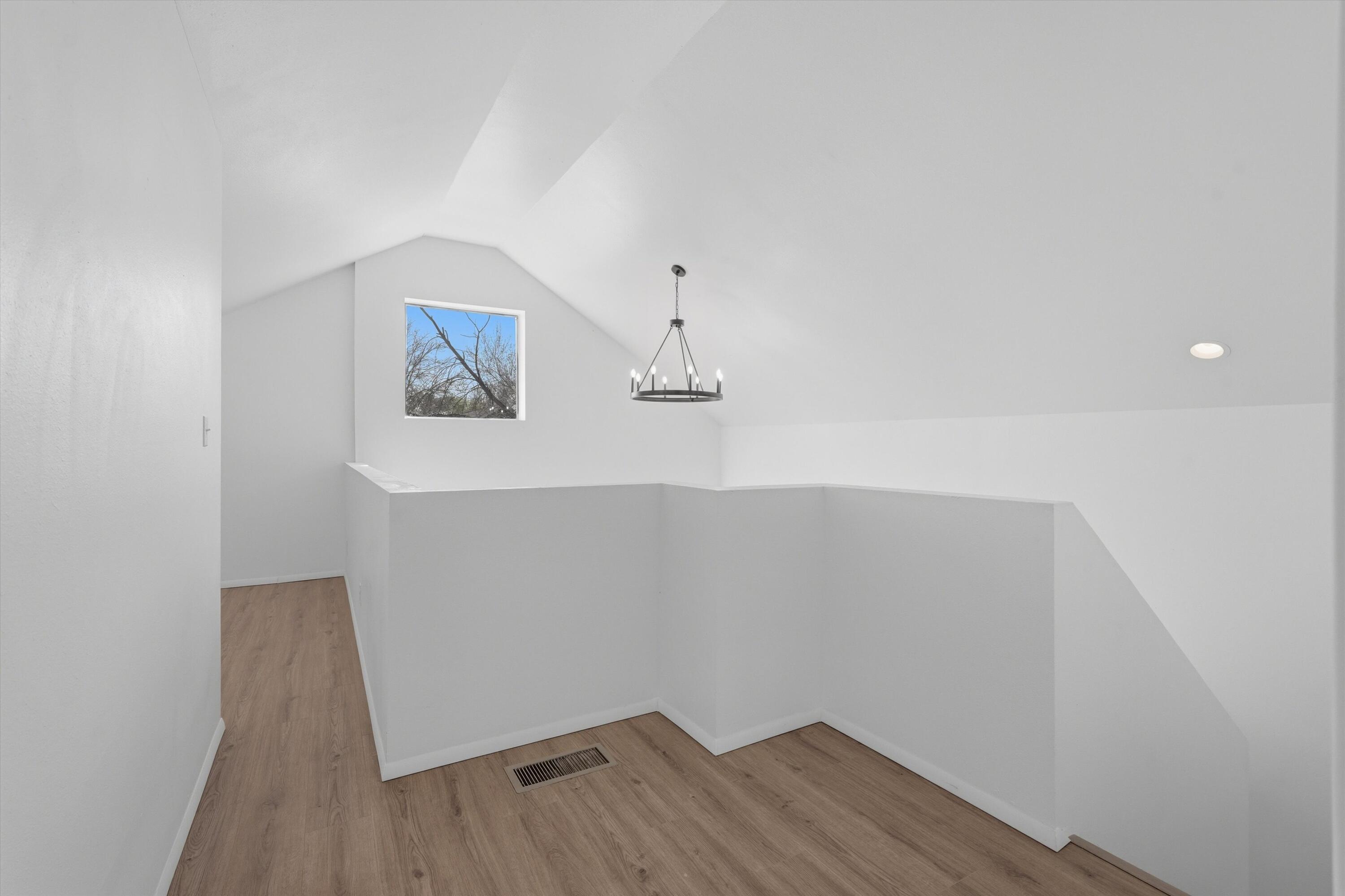 Photo 19 — 725 Barelas Court SW