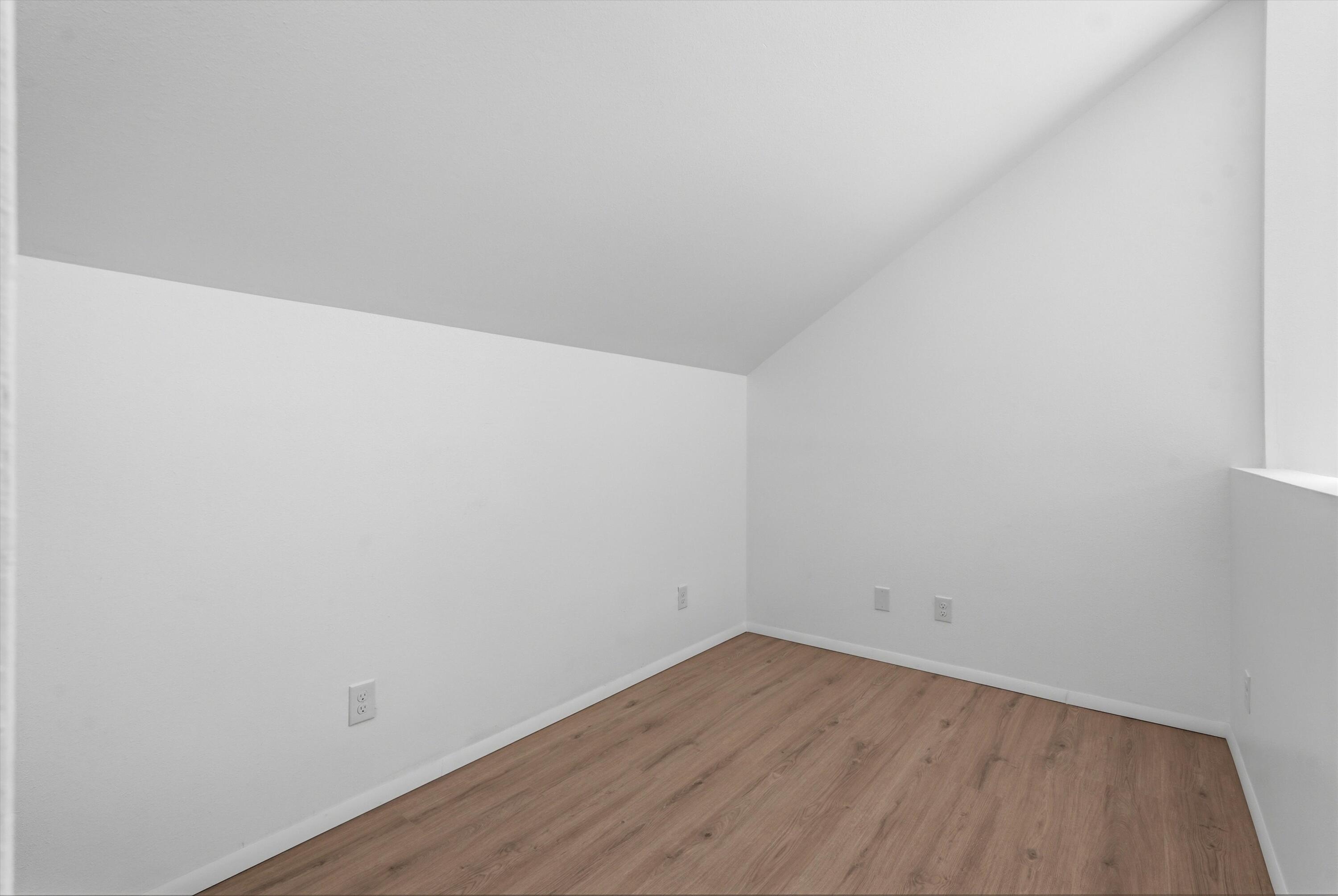 Photo 18 — 725 Barelas Court SW