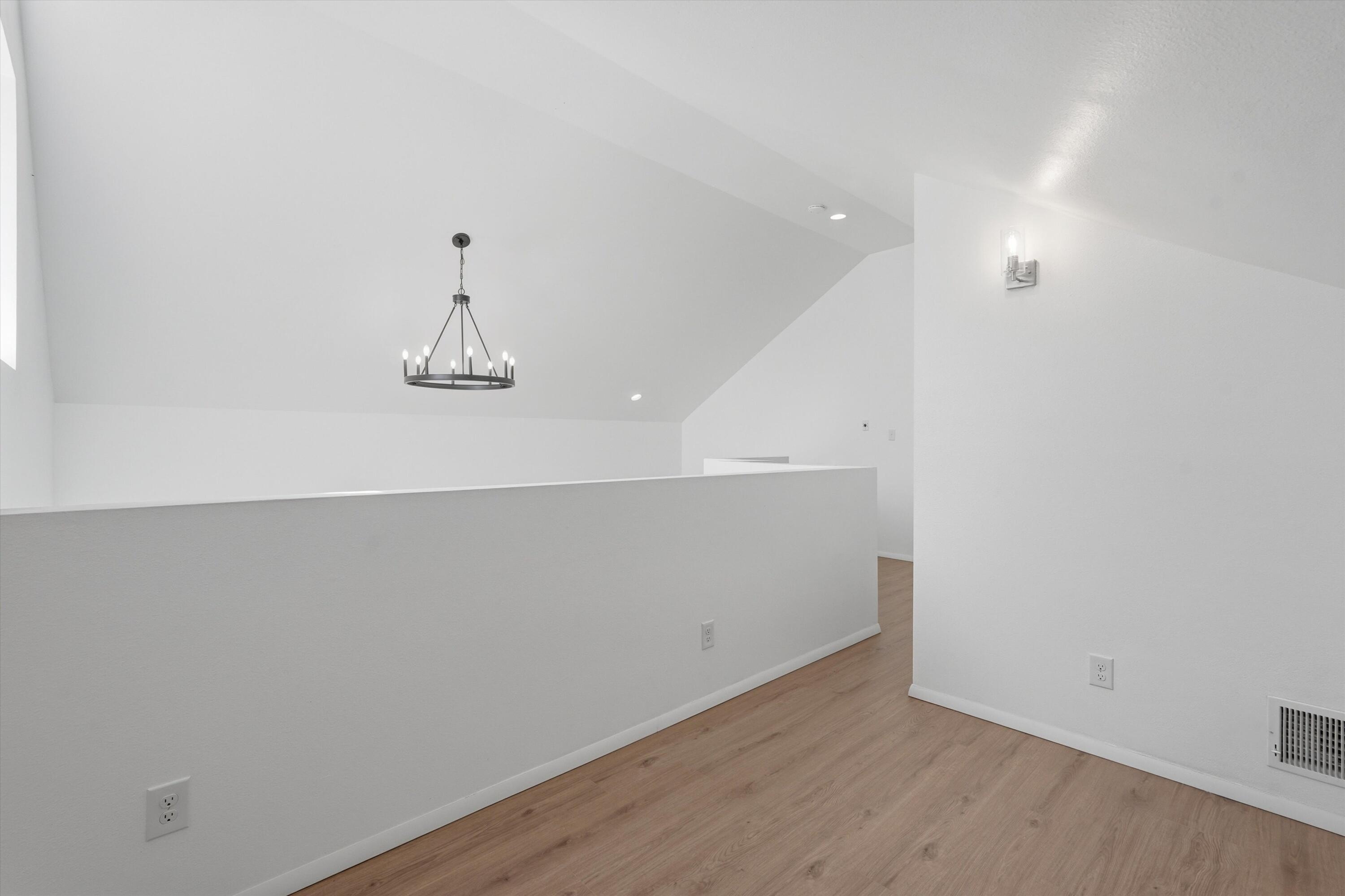 Photo 17 — 725 Barelas Court SW