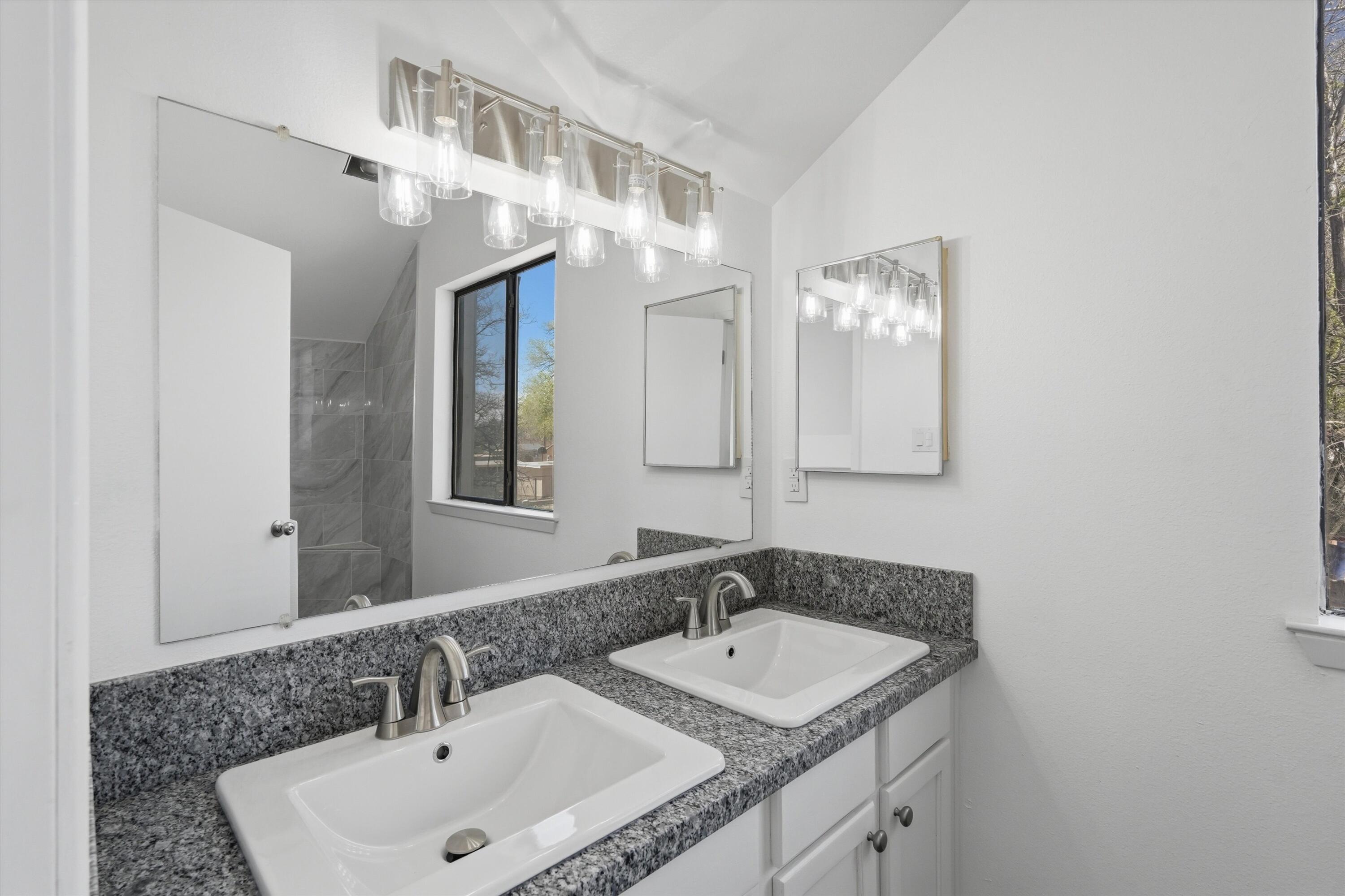 Photo 16 — 725 Barelas Court SW