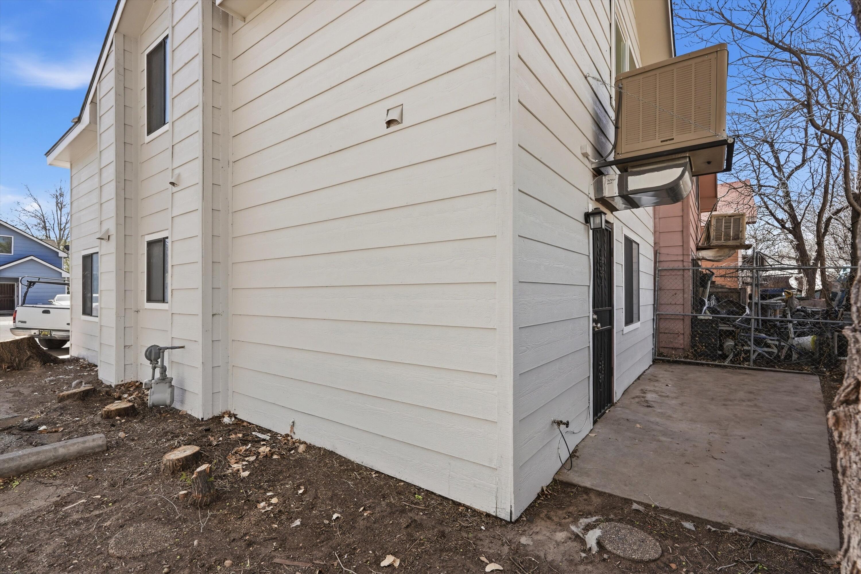 Photo 11 — 725 Barelas Court SW
