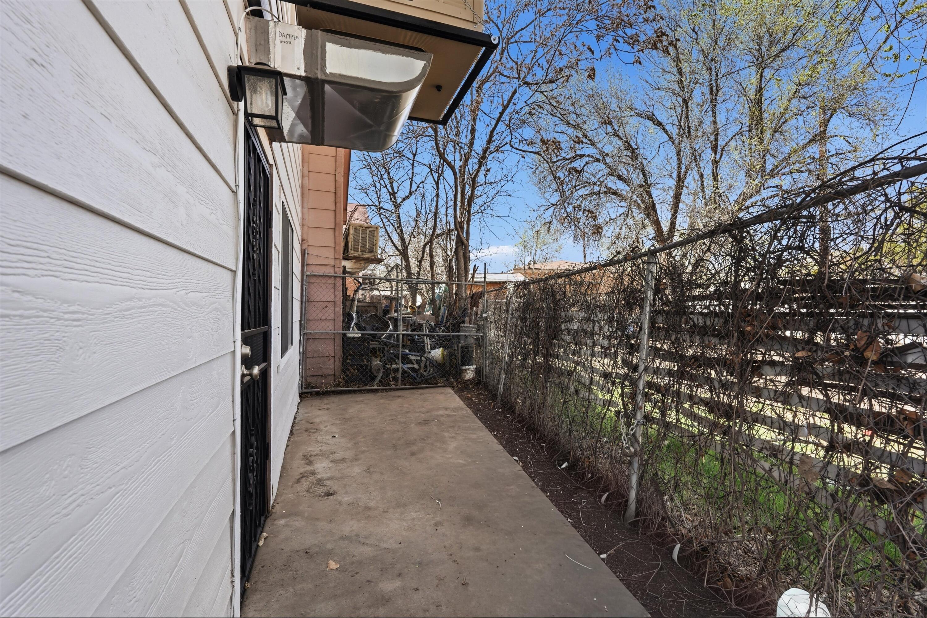 Photo 10 — 725 Barelas Court SW