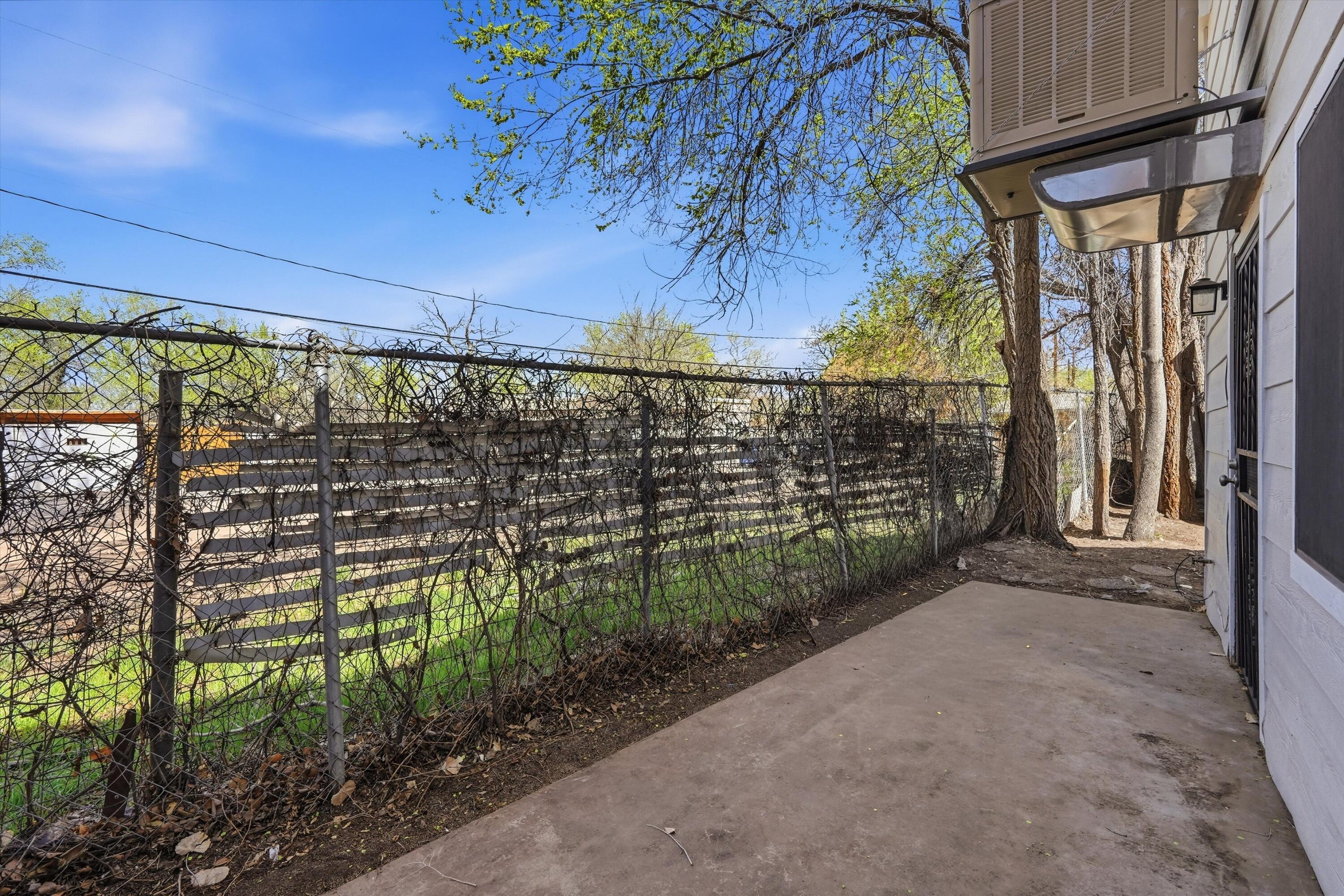 Photo 8 — 725 Barelas Court SW