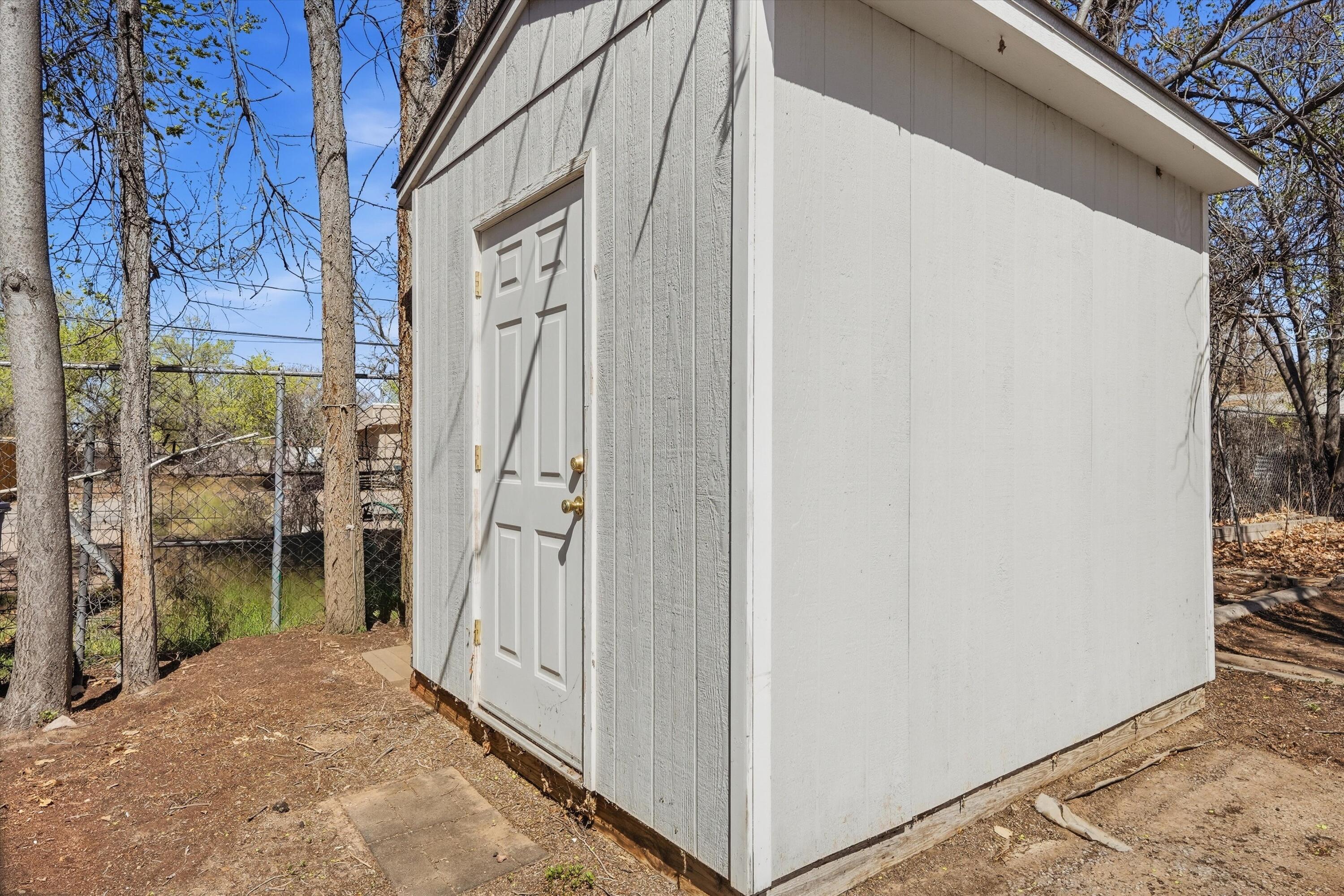 Photo 7 — 725 Barelas Court SW
