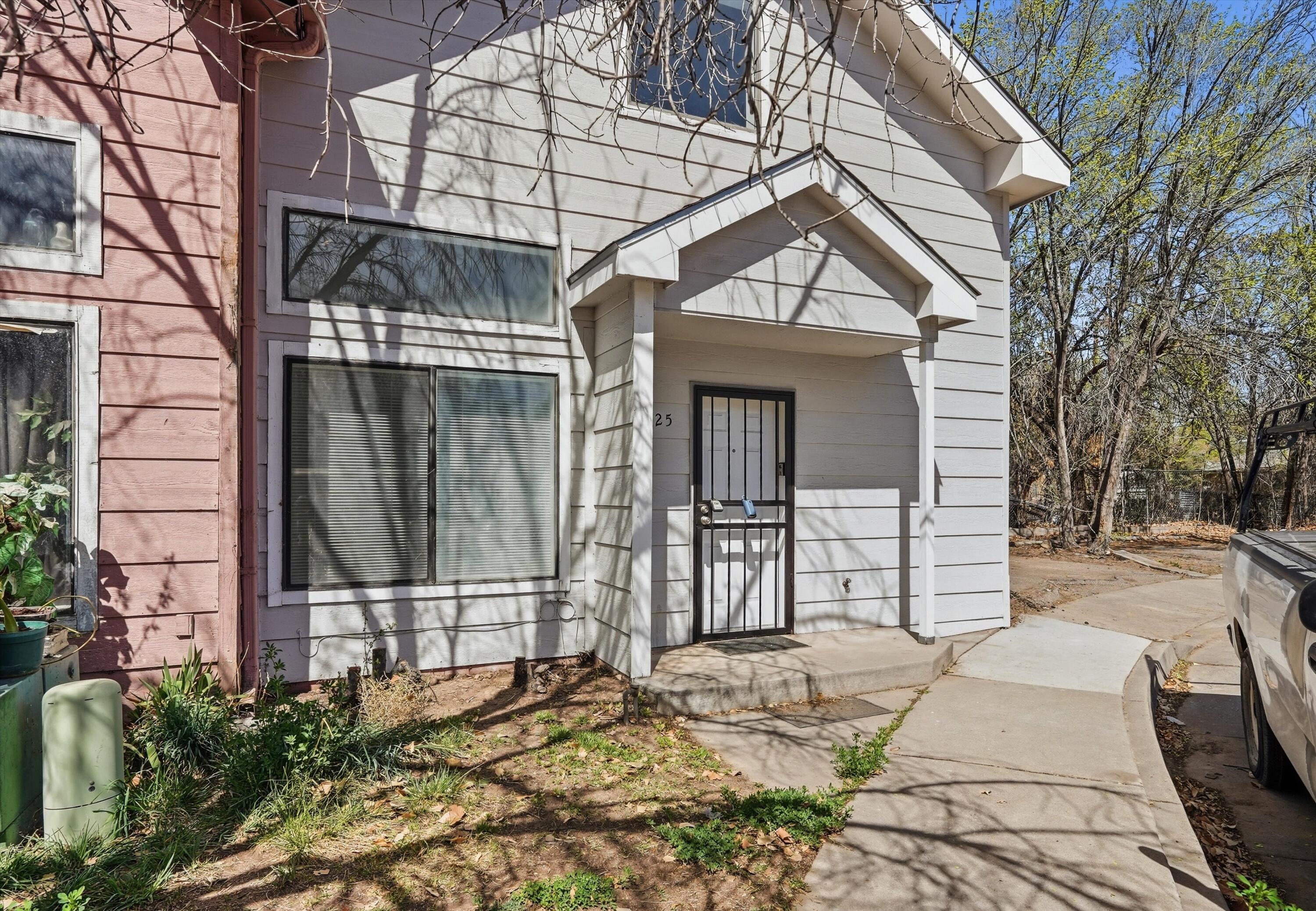 Photo 5 — 725 Barelas Court SW