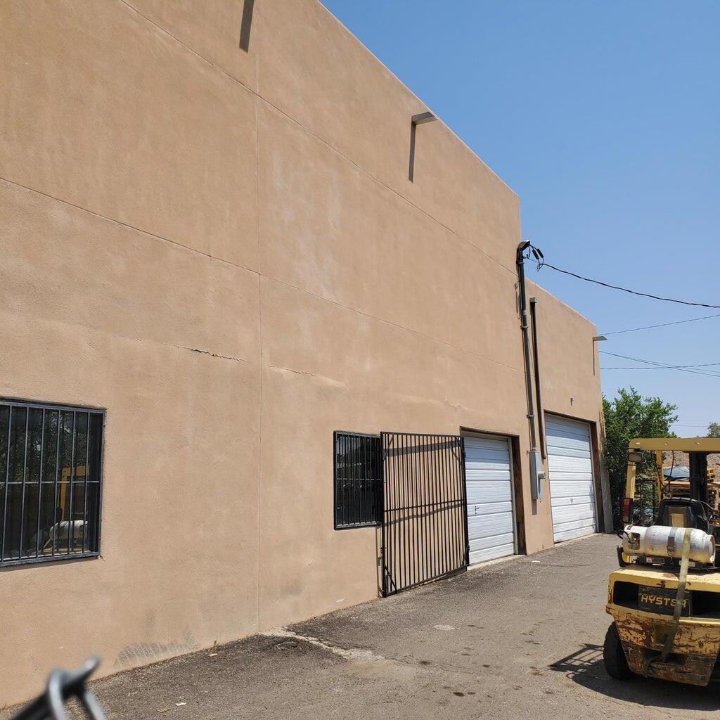 Photo 2 — 1401 Yale Boulevard SE