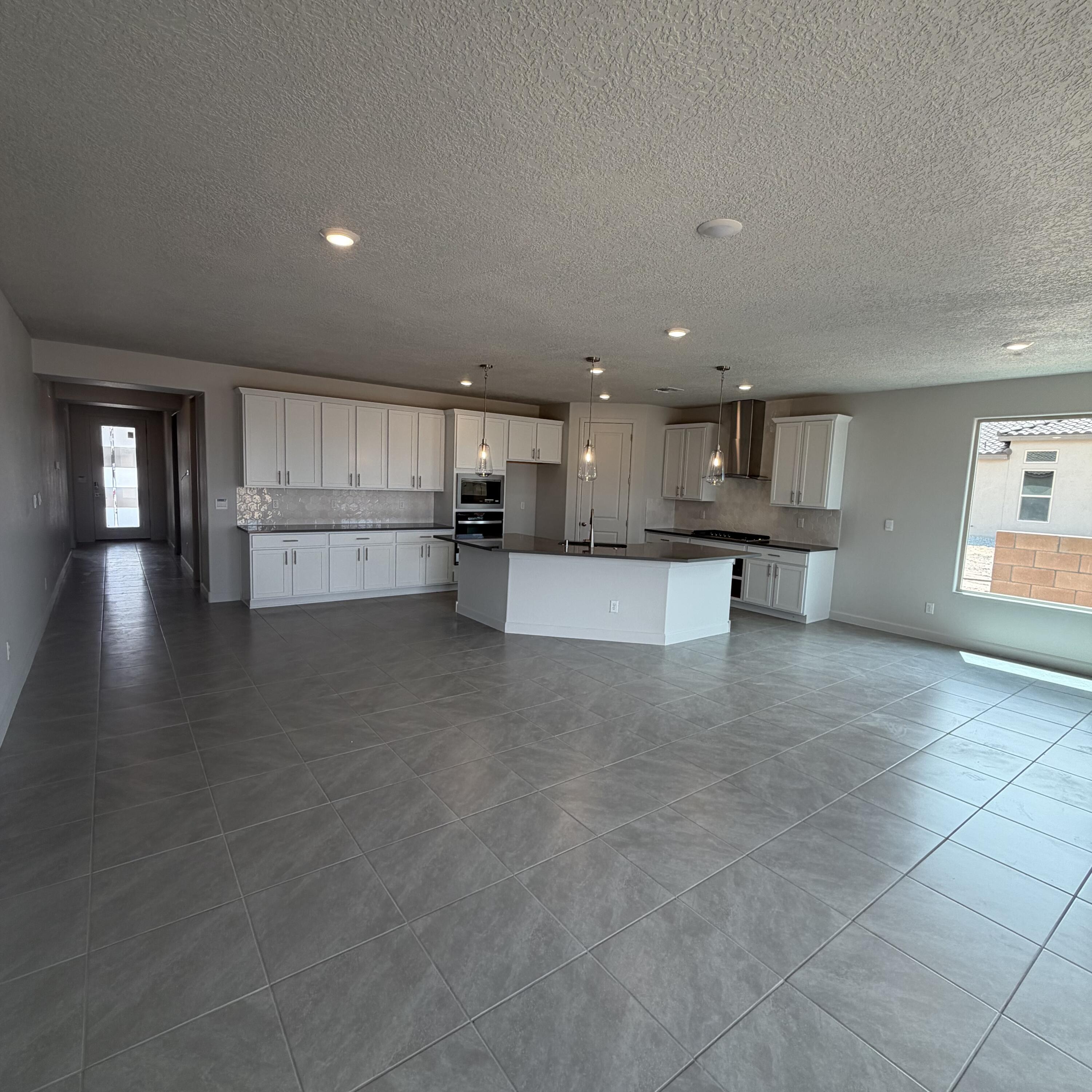 Photo 17 — 2443 Marble Avenue NE