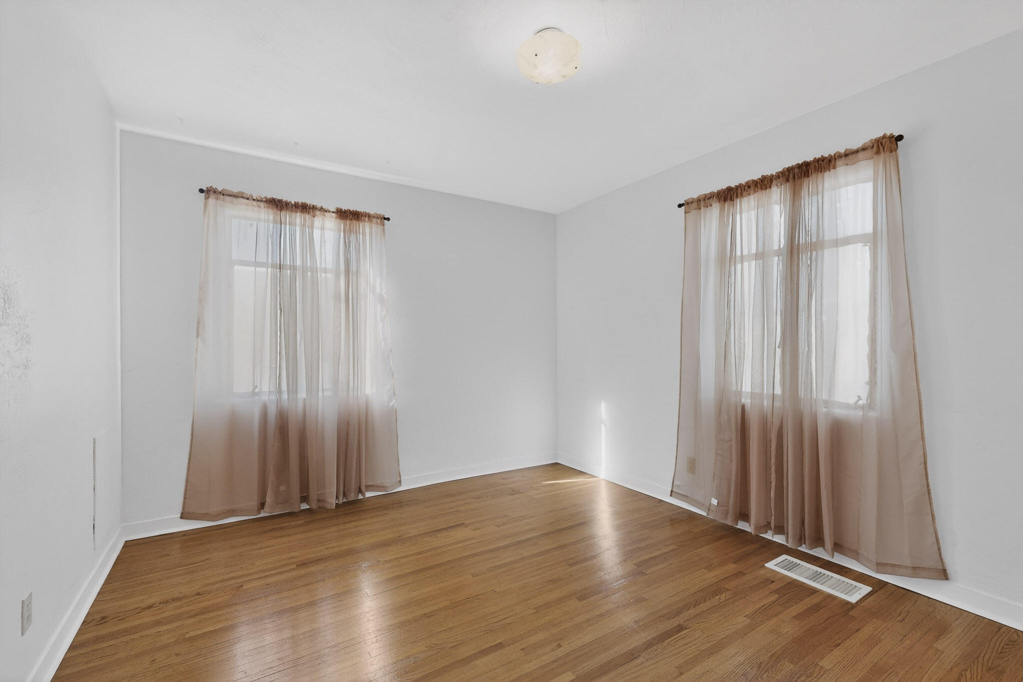 Photo 20 — 4802 Constitution Avenue NE