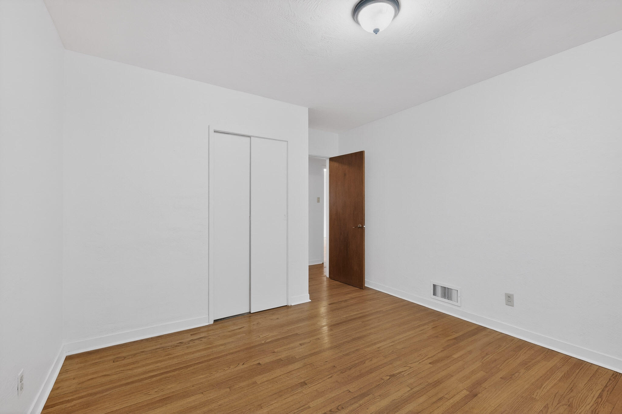 Photo 19 — 4802 Constitution Avenue NE