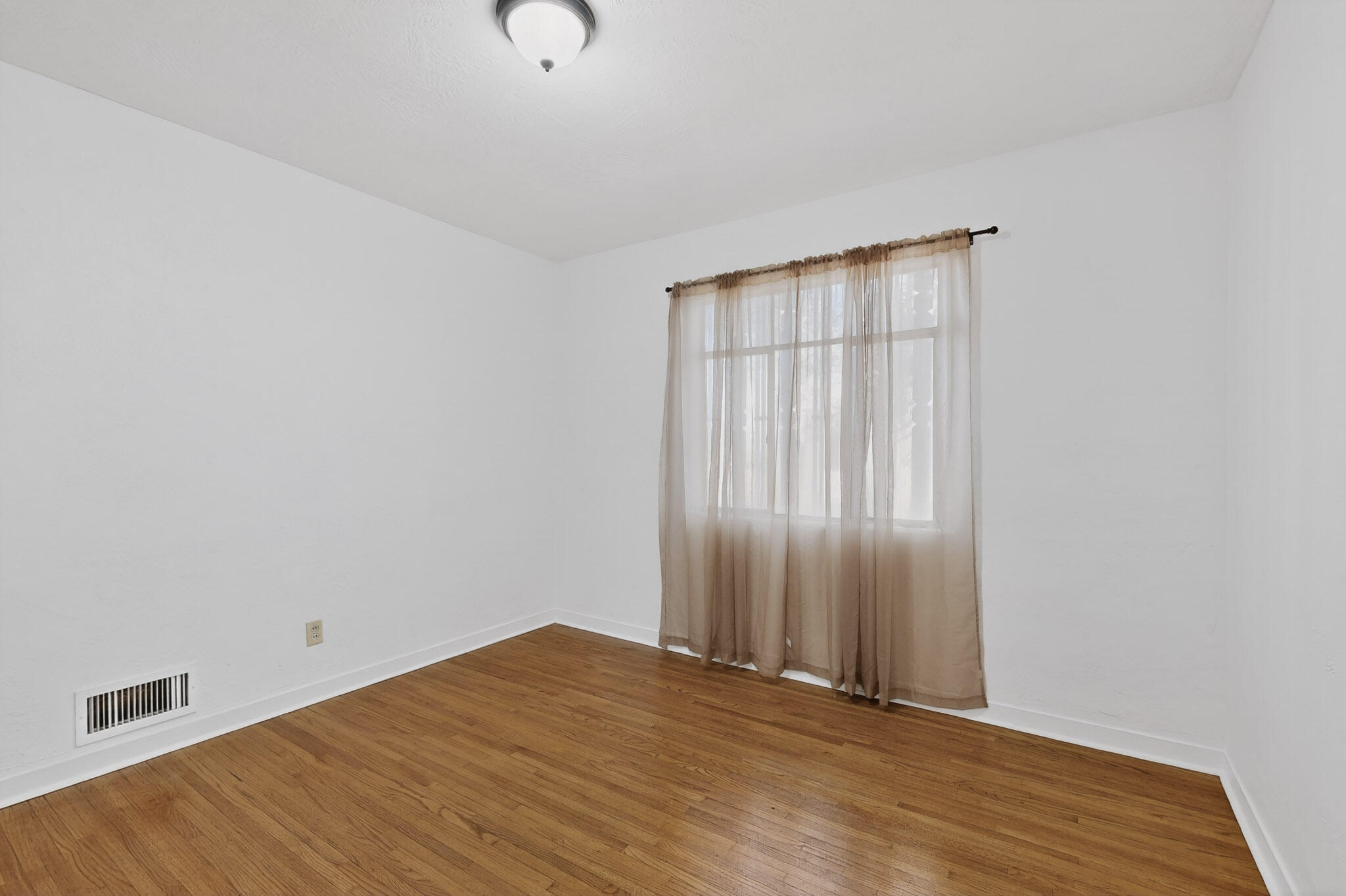 Photo 18 — 4802 Constitution Avenue NE