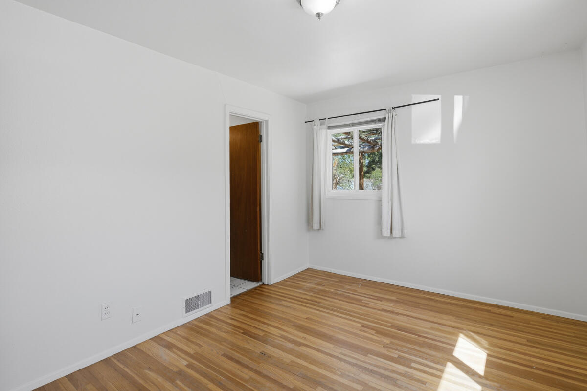 Photo 20 — 824 Monroe Street NE