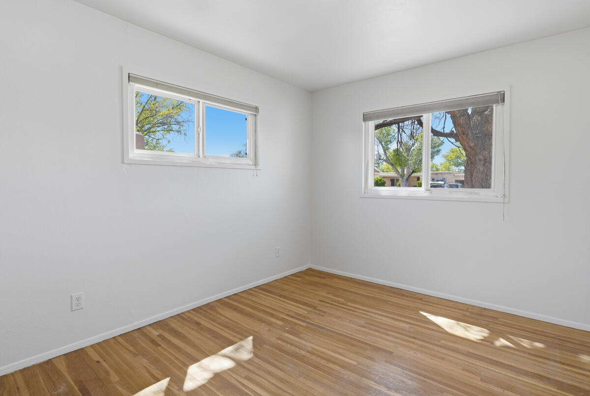 Photo 17 — 824 Monroe Street NE