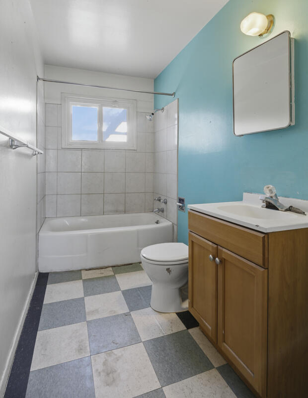 Photo 16 — 824 Monroe Street NE