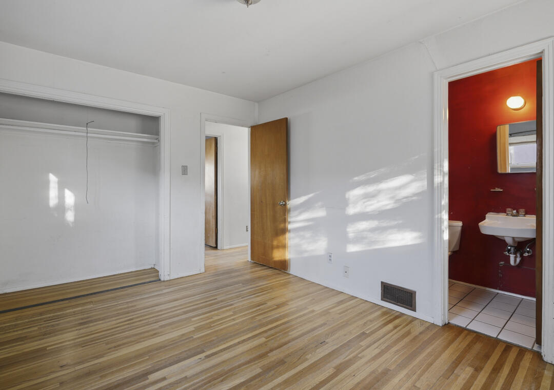 Photo 15 — 824 Monroe Street NE