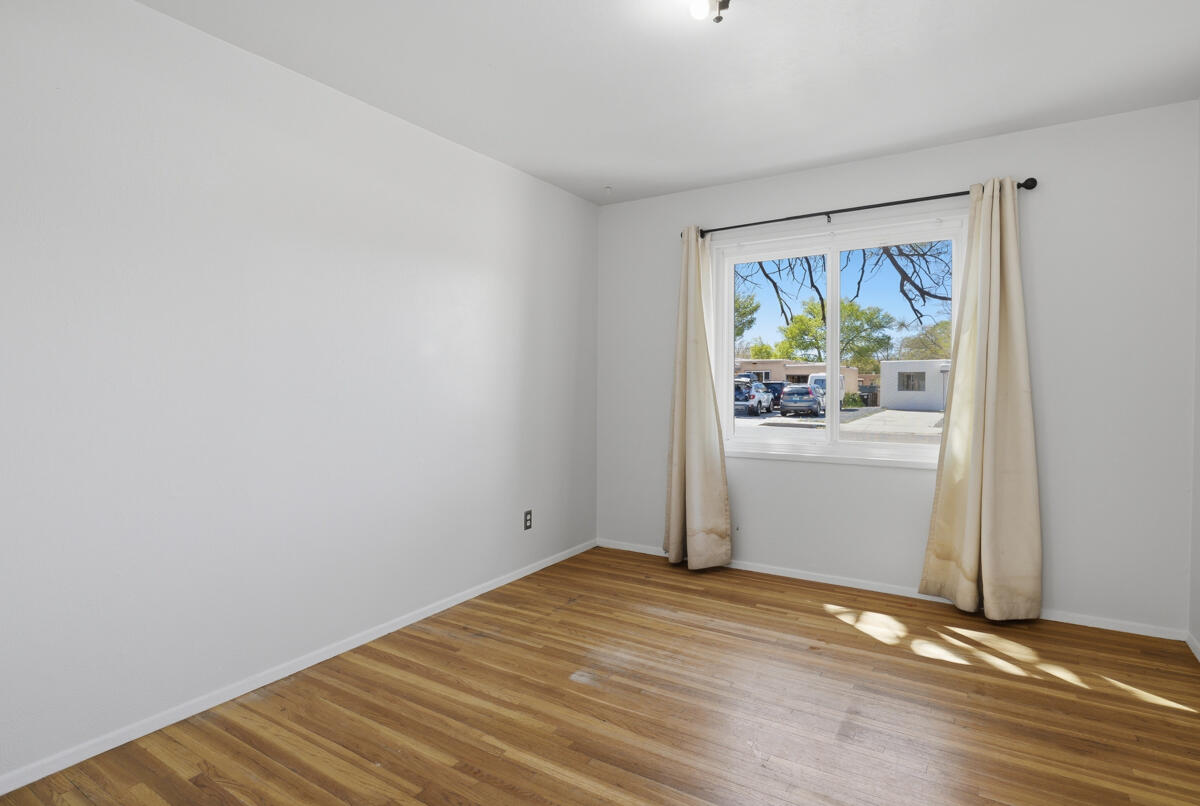 Photo 11 — 824 Monroe Street NE