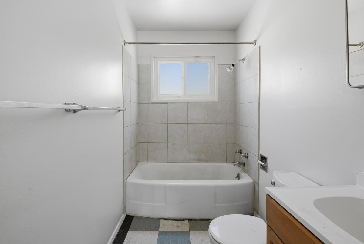 Photo 8 — 824 Monroe Street NE