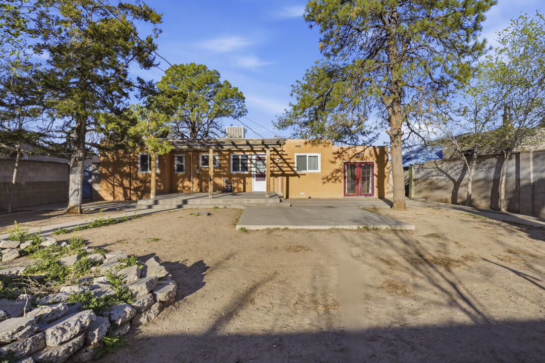 Photo 3 — 824 Monroe Street NE
