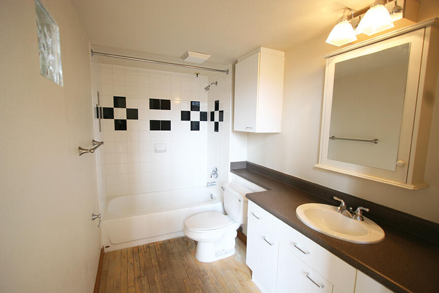 Photo 4 — 100 Broadway Boulevard NE 309