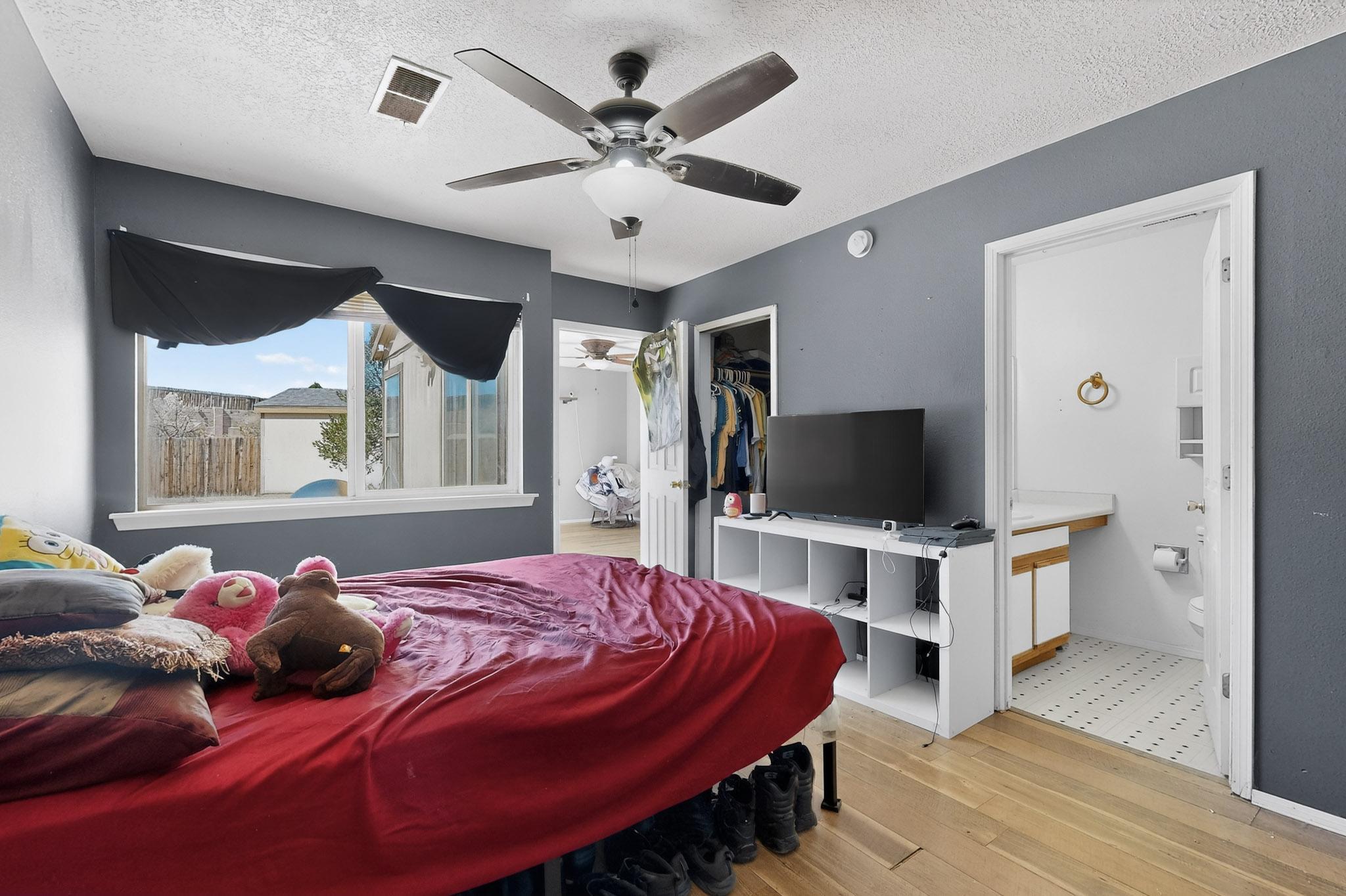 Photo 16 — 1800 Lee Loop NE