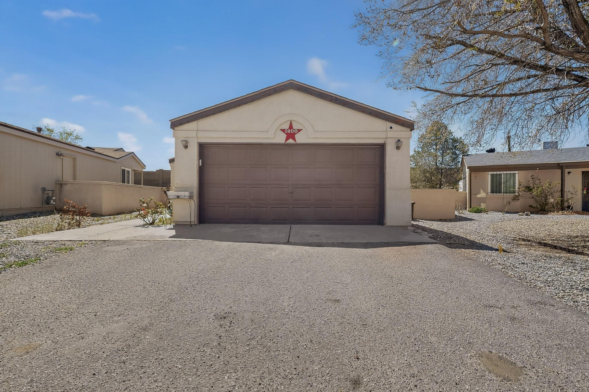 Photo 3 — 1800 Lee Loop NE