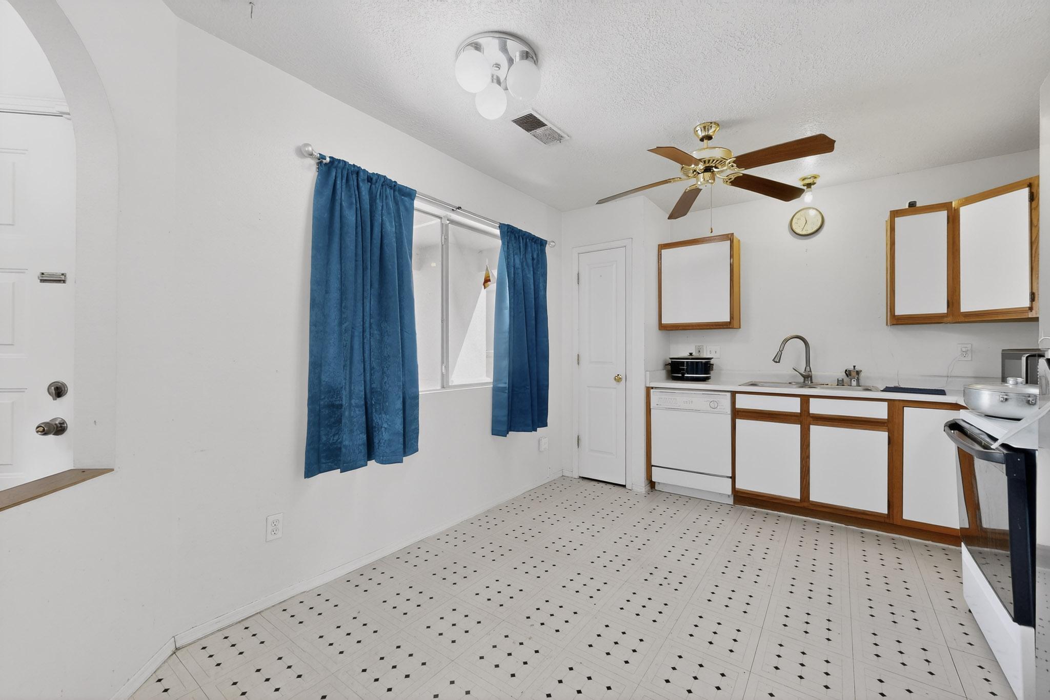 Photo 9 — 1800 Lee Loop NE