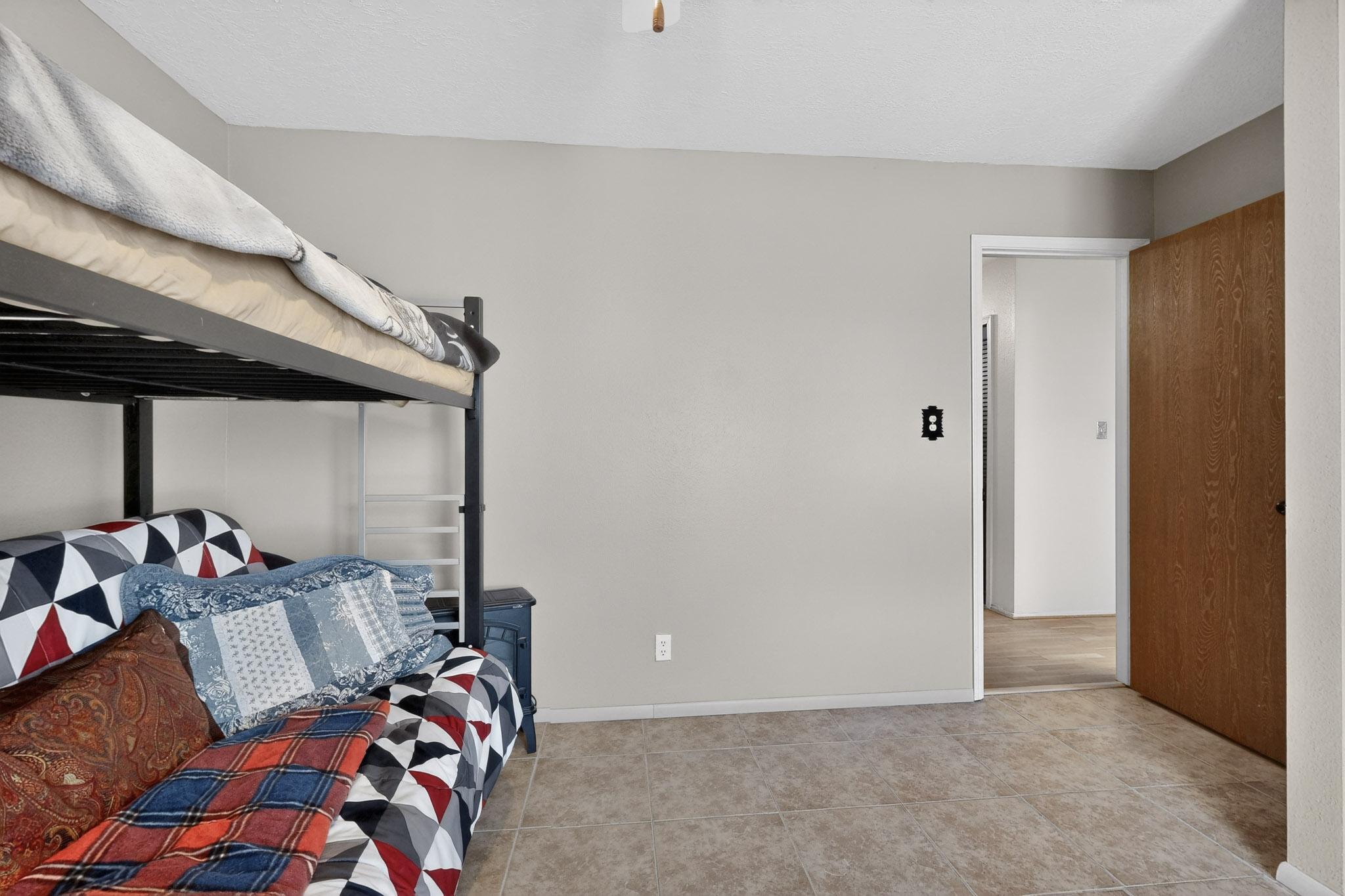 Photo 9 — 717 Casper Road SE