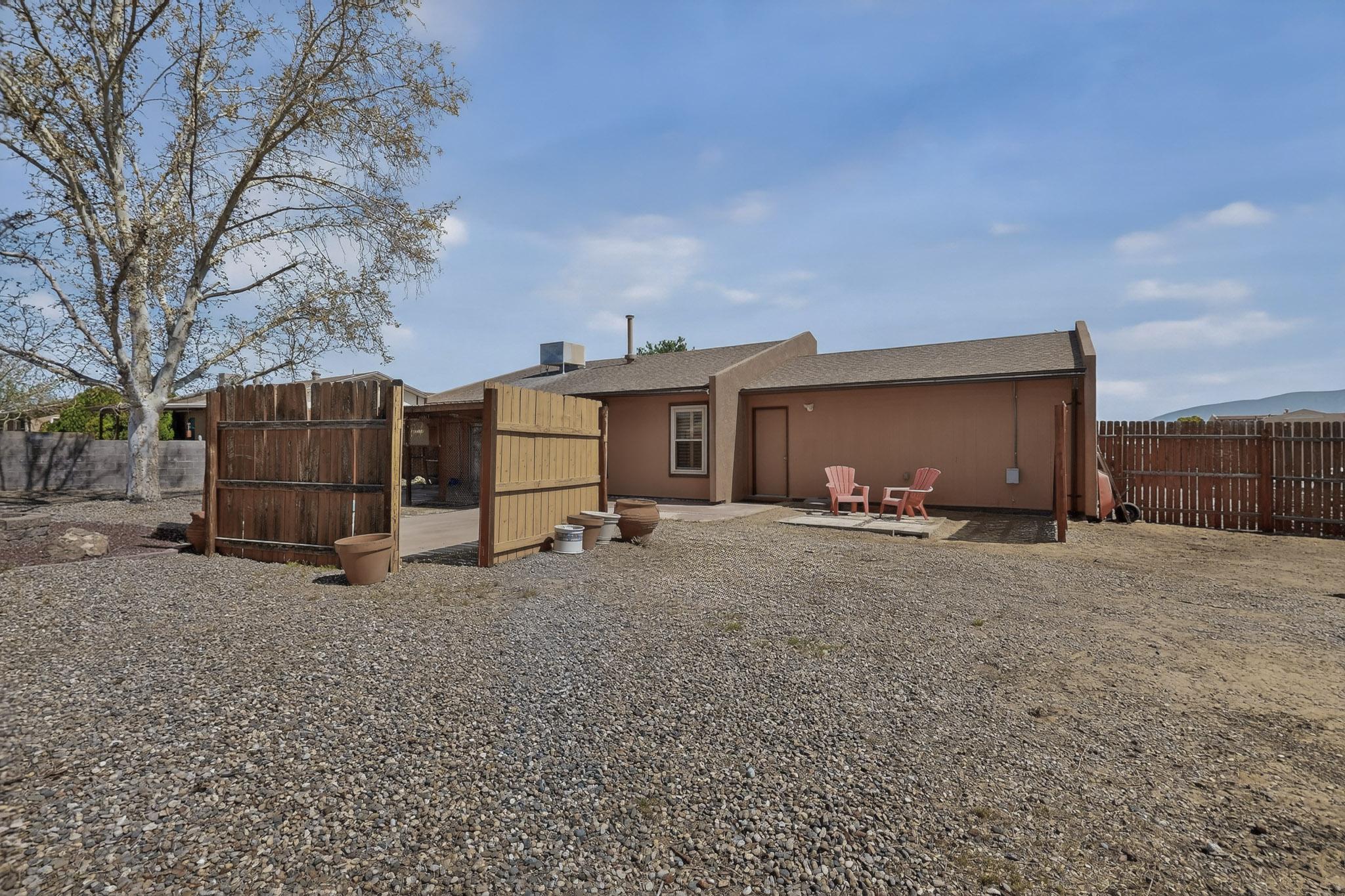 Photo 5 — 717 Casper Road SE