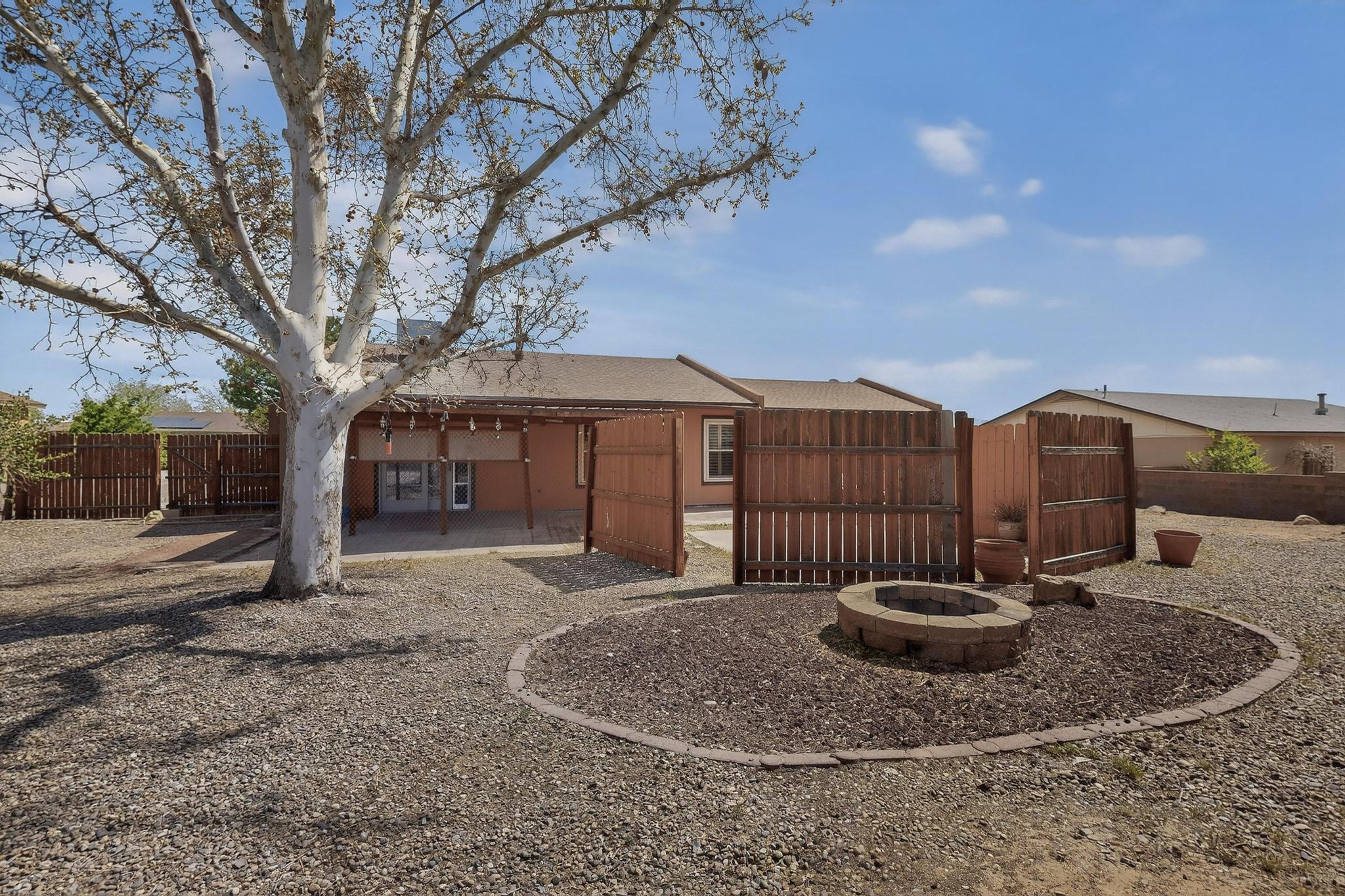 Photo 4 — 717 Casper Road SE