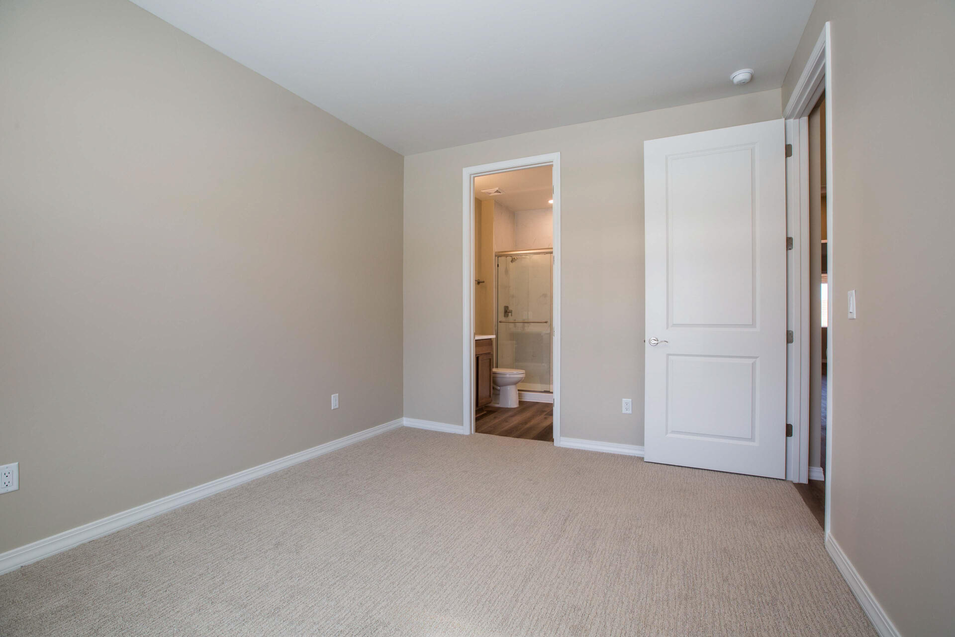 Photo 11 — 6929 Archer Road NE