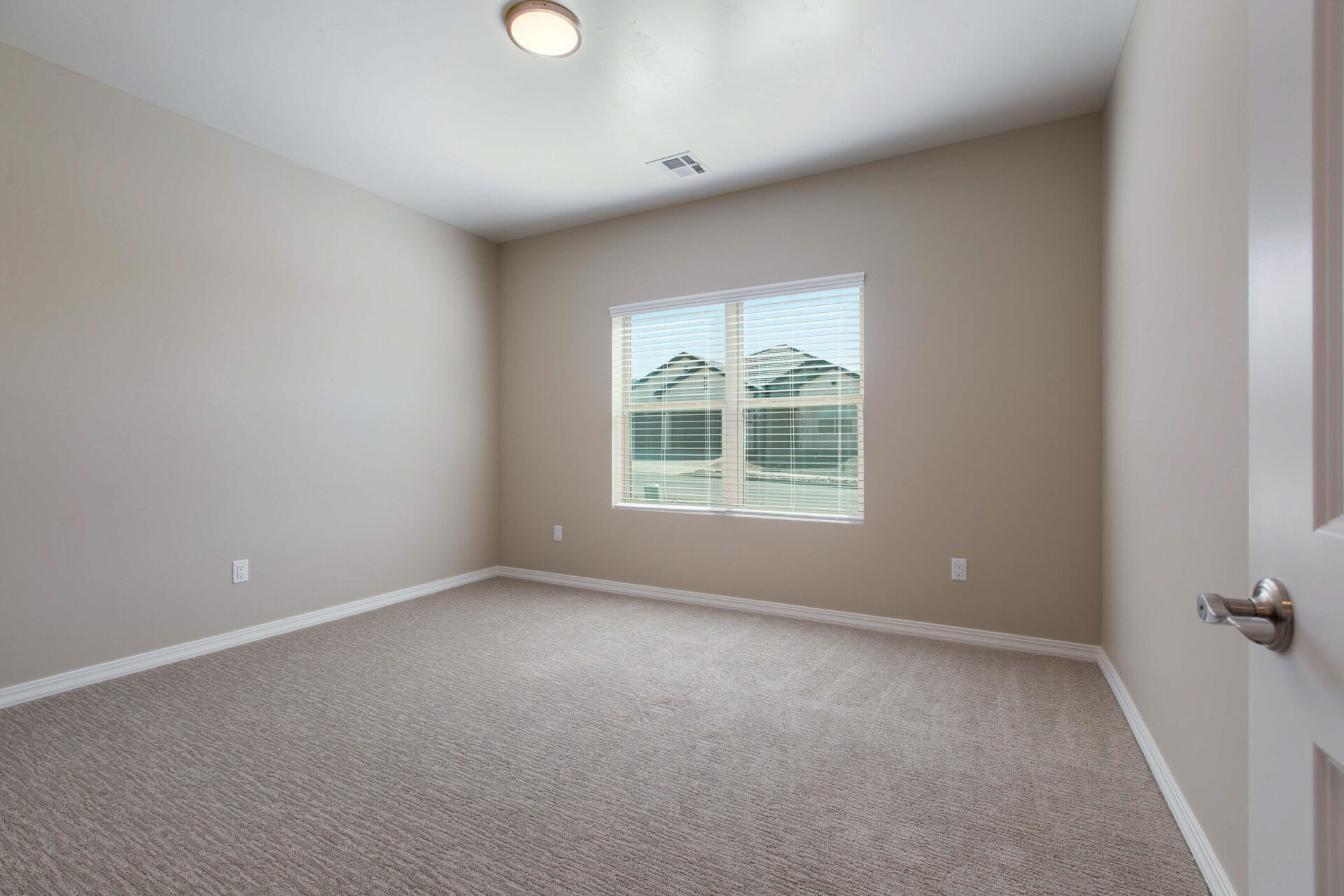 Photo 9 — 6929 Archer Road NE