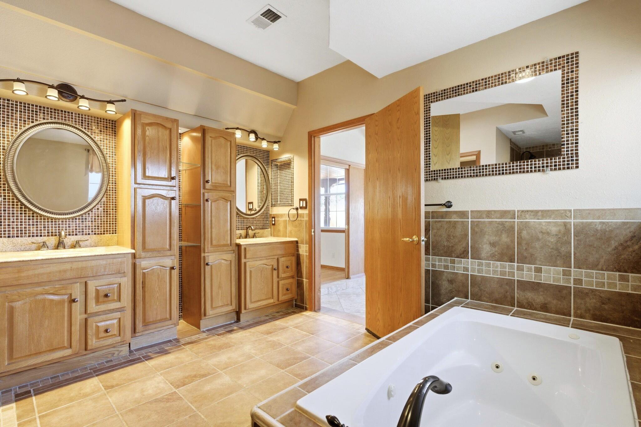 Photo 19 — 2881 Chessman Drive SE