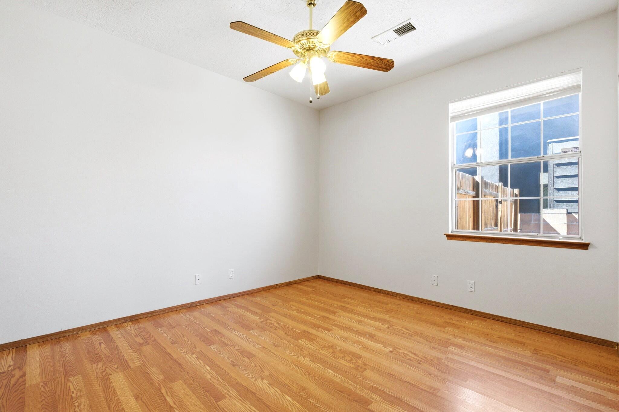 Photo 9 — 2881 Chessman Drive SE