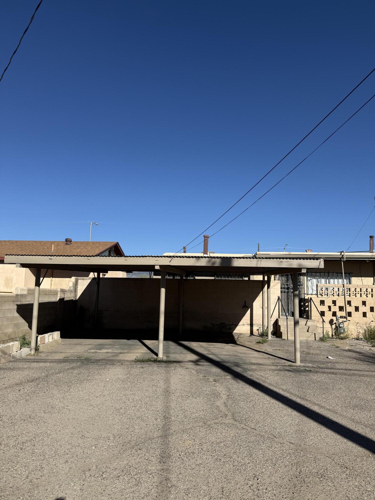 Photo 5 — 2837 San Mateo Boulevard NE