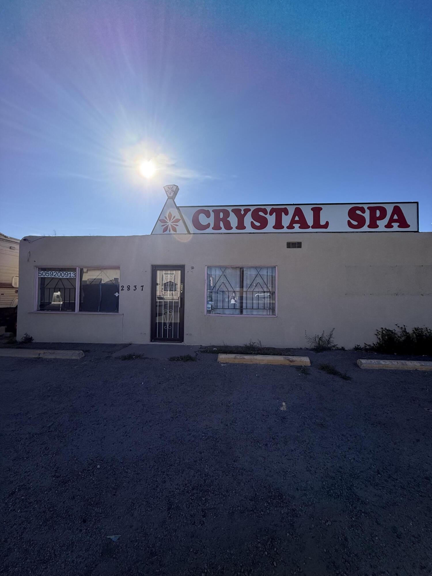 Photo 14 — 2837 San Mateo Boulevard NE